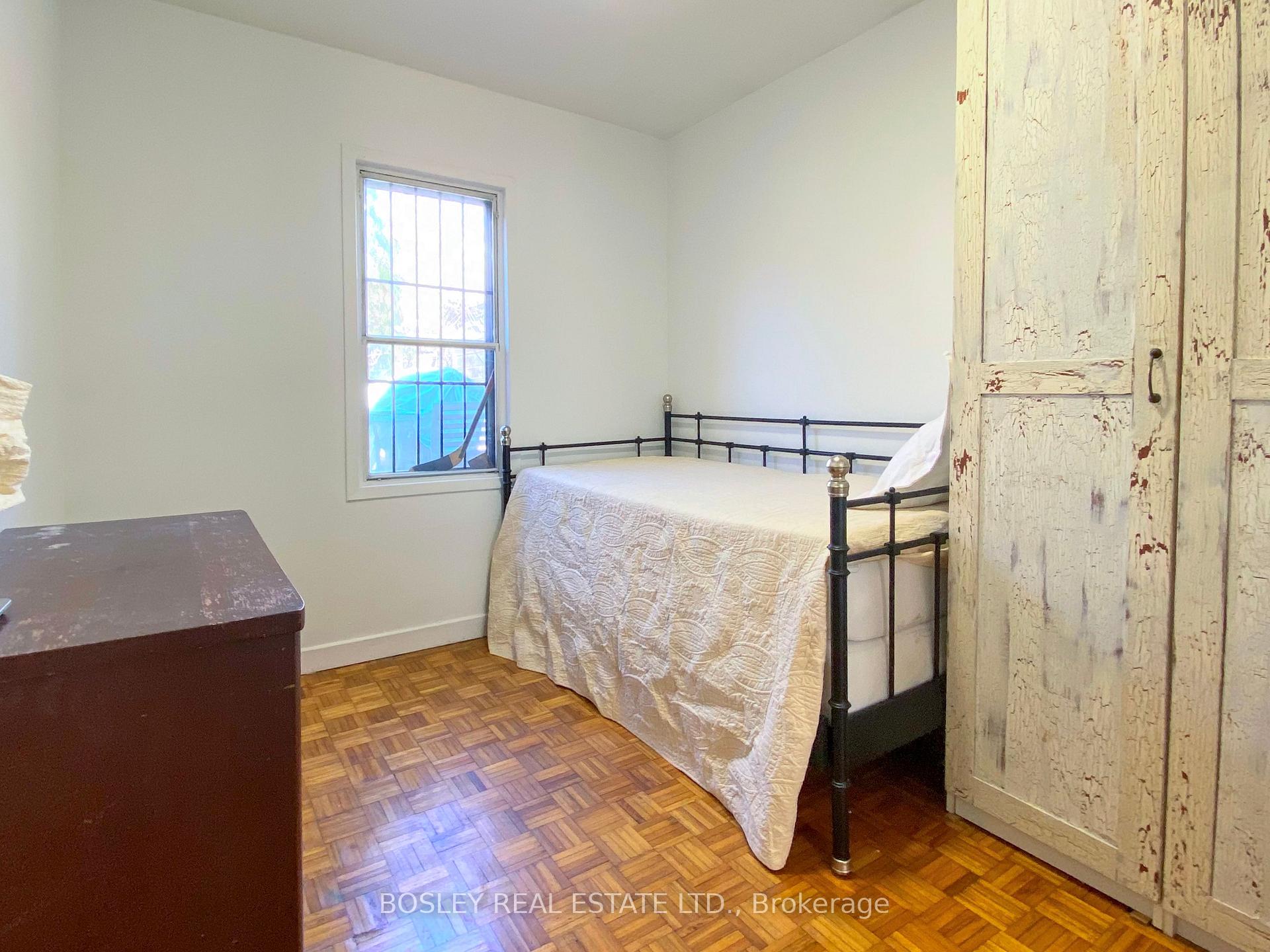 Photo 6 of 44 Henderson Avenue W, Toronto, Trinity-Bellwoods — HOMEH