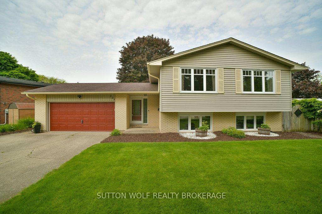 Photo 1 of 234 Riverview Drive, Strathroy-Caradoc, NE — HOMEH