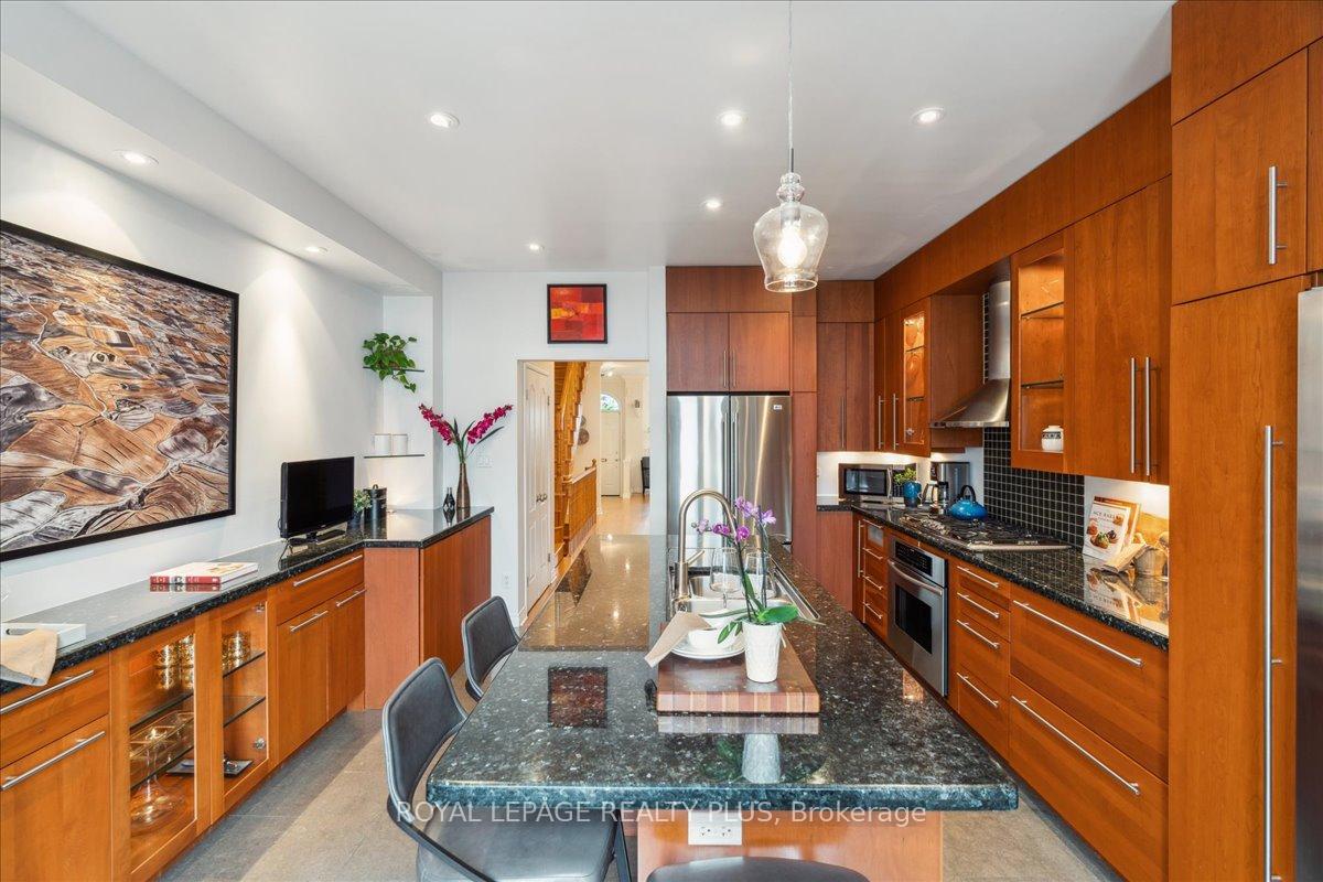 Photo 8 of 138C Euclid Avenue, Toronto, Trinity-Bellwoods — HOMEH