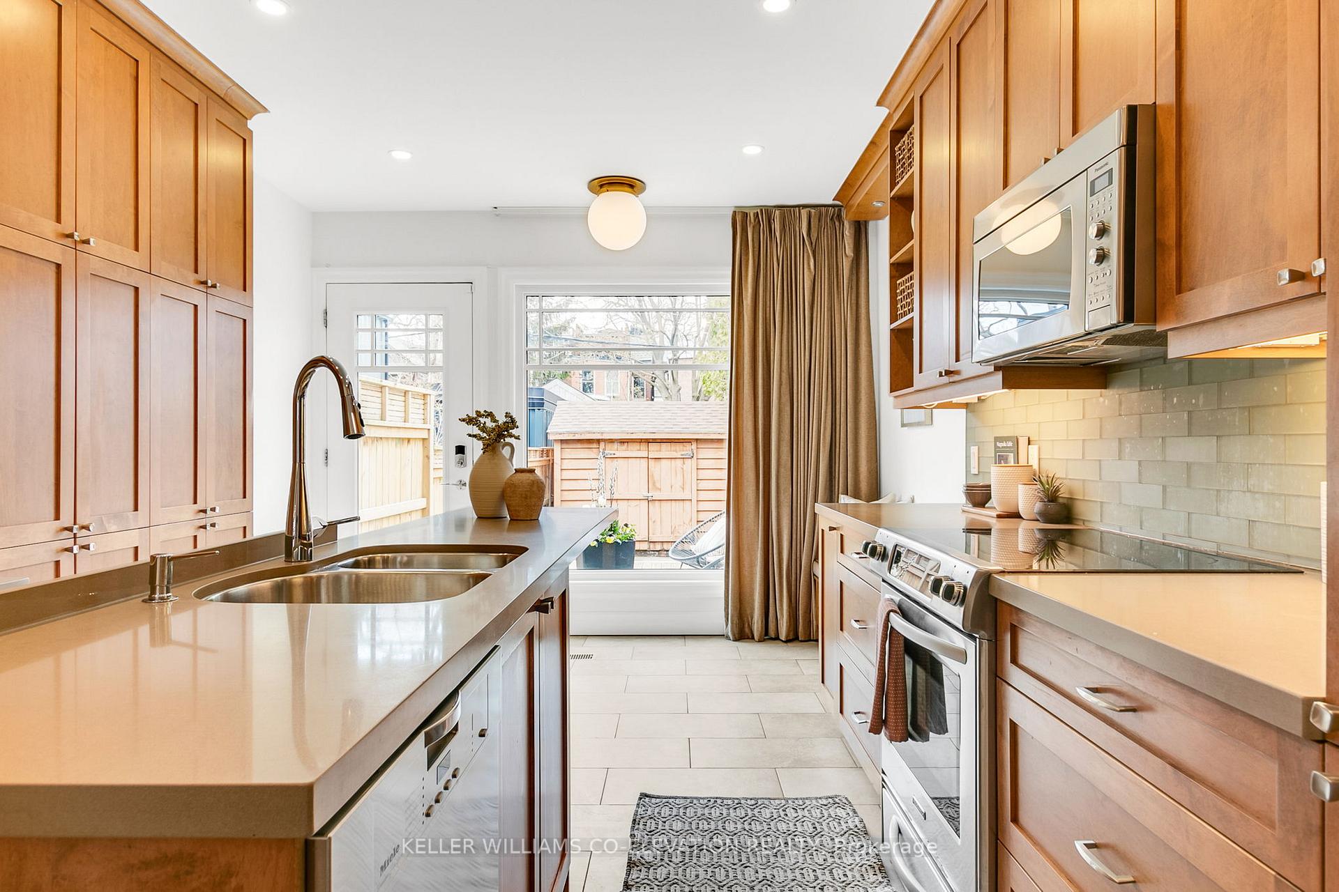 Photo 19 of 18 Grandview Avenue, Toronto, North Riverdale — HOMEH