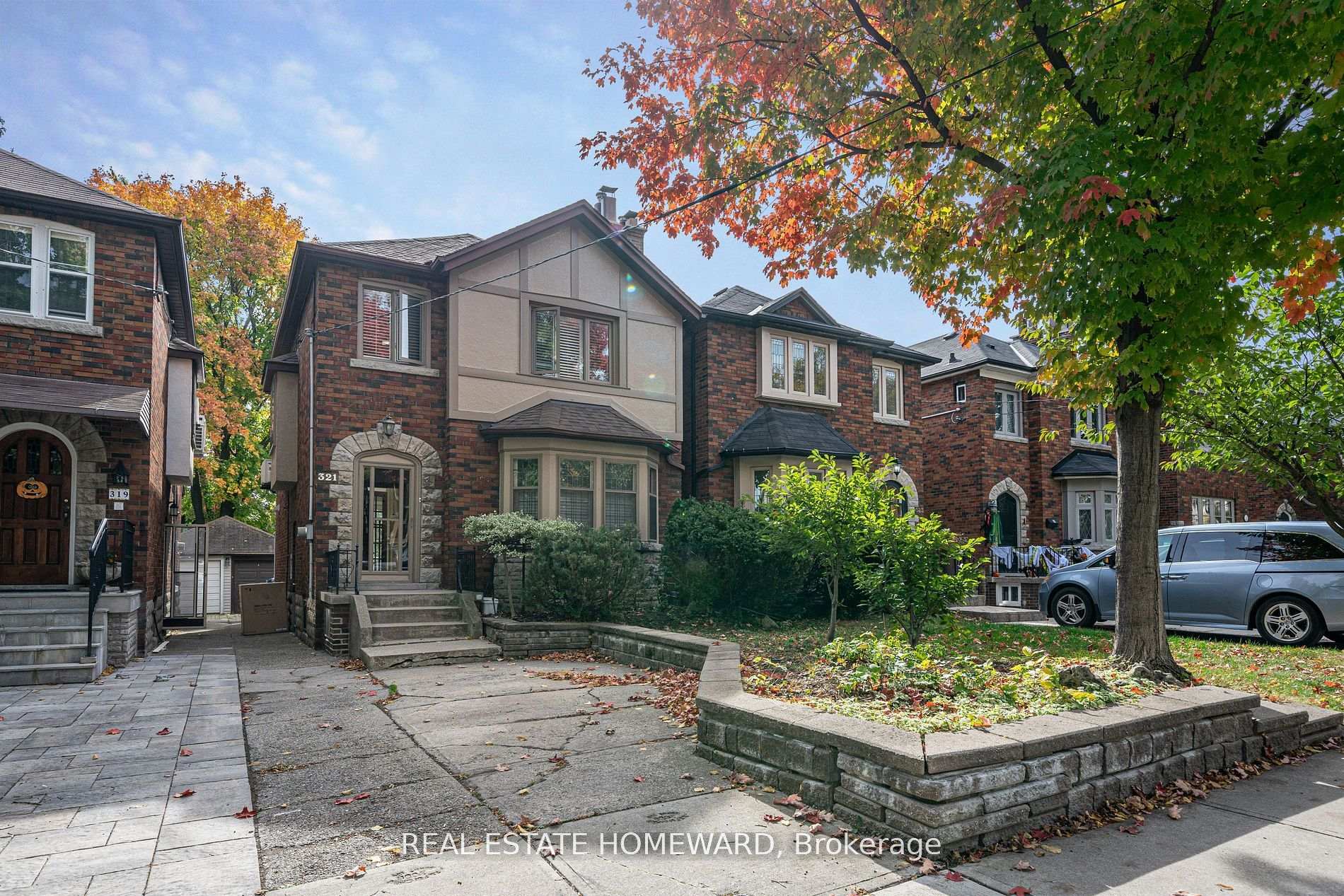 Front of 321 Fairlawn Avenue