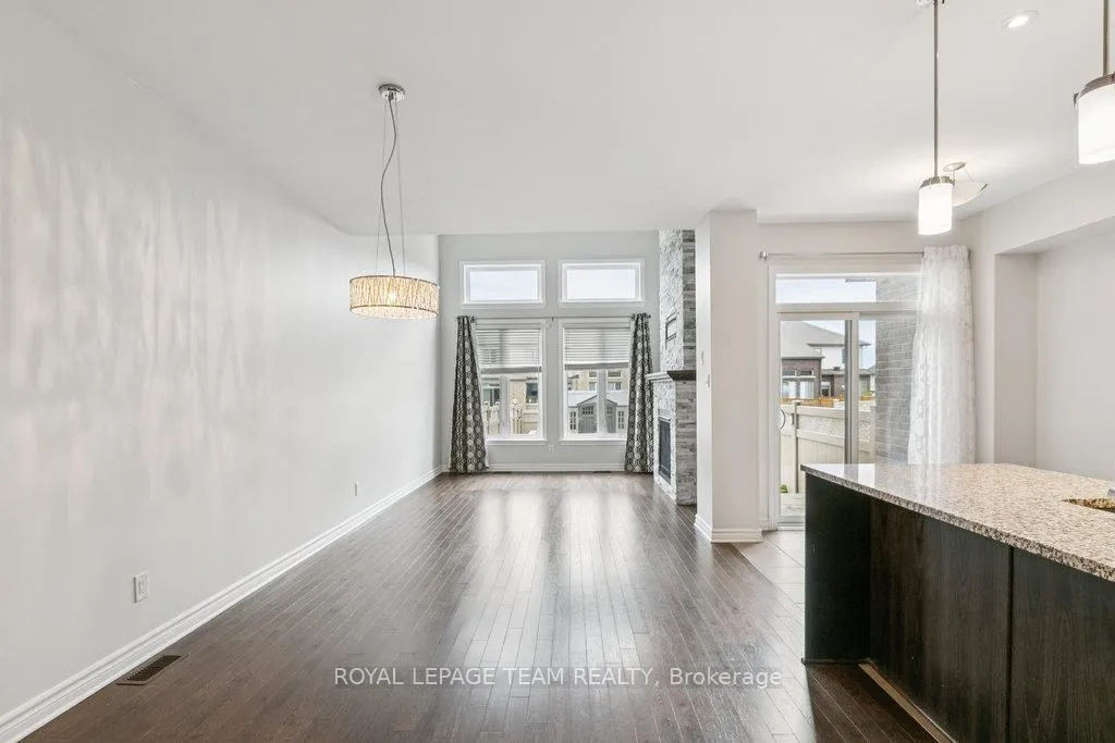 Photo 5 of 525 Rowers Way, Ottawa, Riverside South/Gloucester Glen — HOMEH