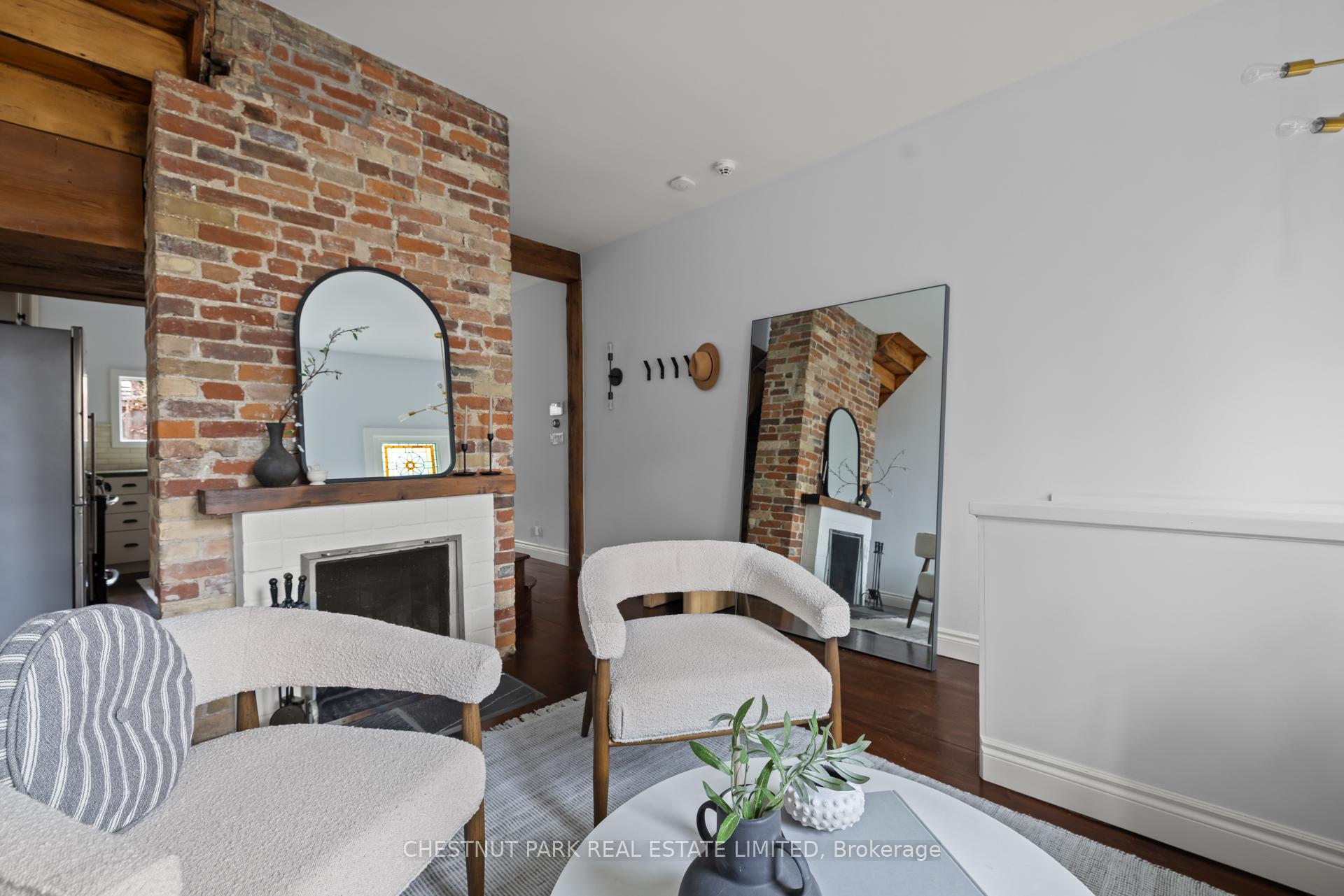 Photo 5 of 632 Wellington Street W, Toronto, Niagara — HOMEH