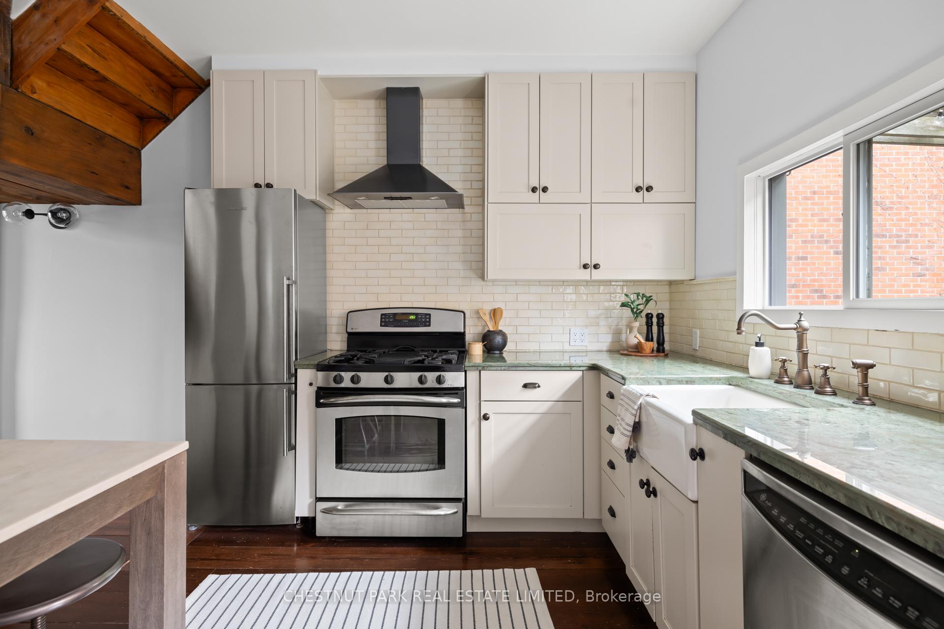 Photo 8 of 632 Wellington Street W, Toronto, Niagara — HOMEH