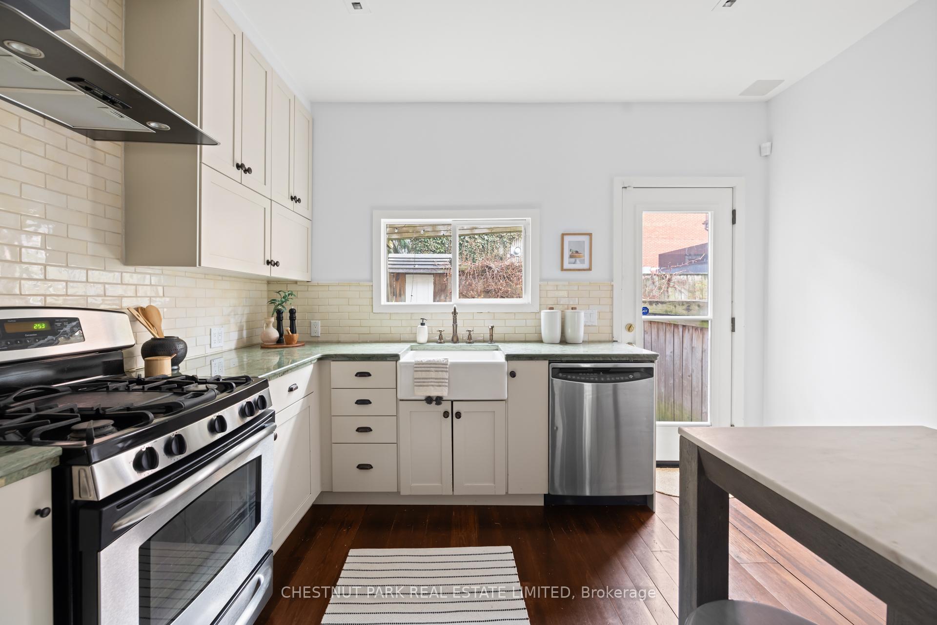 Photo 9 of 632 Wellington Street W, Toronto, Niagara — HOMEH