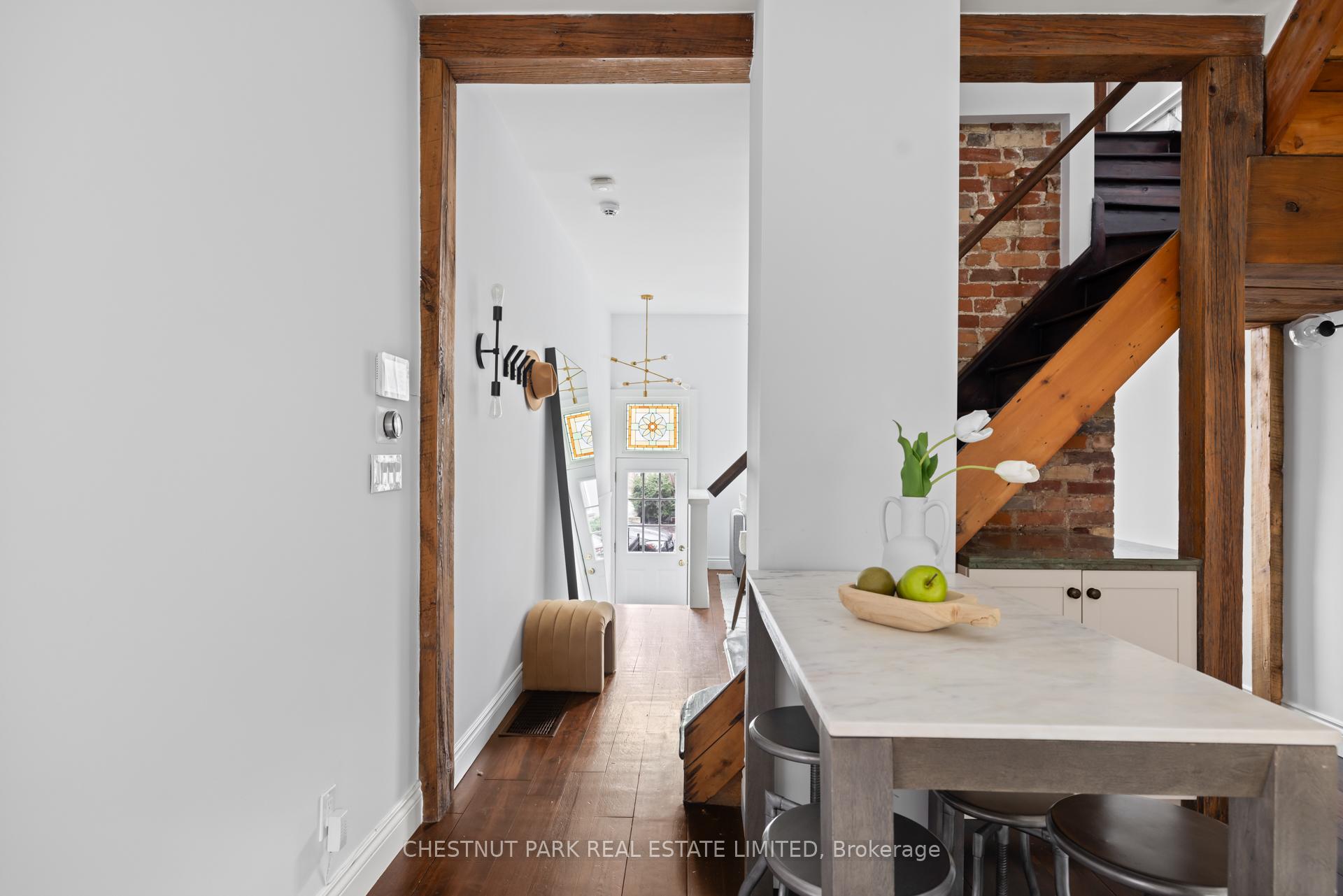 Photo 11 of 632 Wellington Street W, Toronto, Niagara — HOMEH