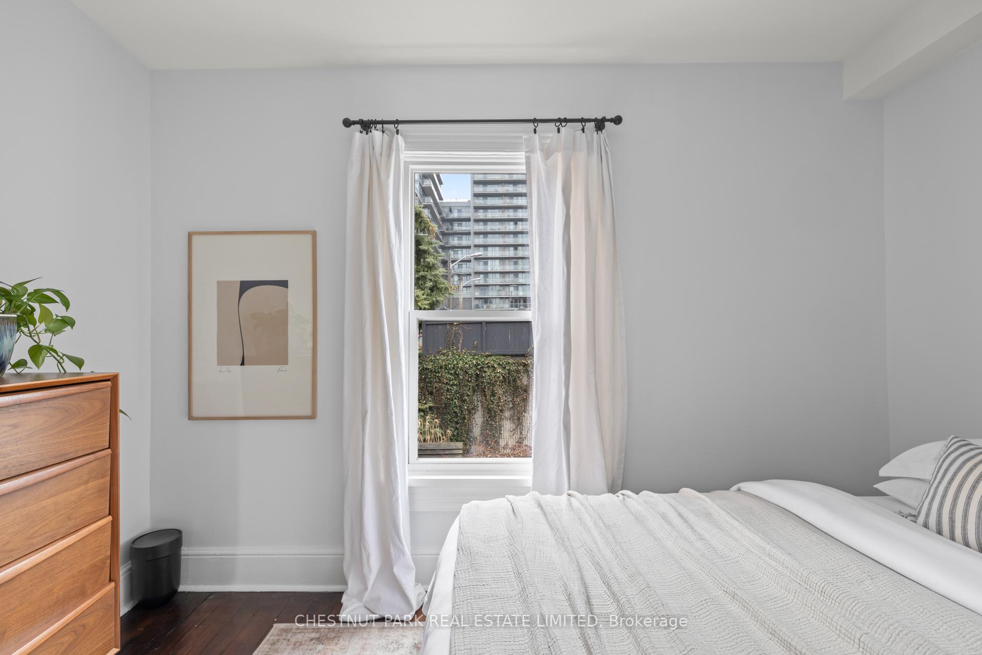 Photo 19 of 632 Wellington Street W, Toronto, Niagara — HOMEH
