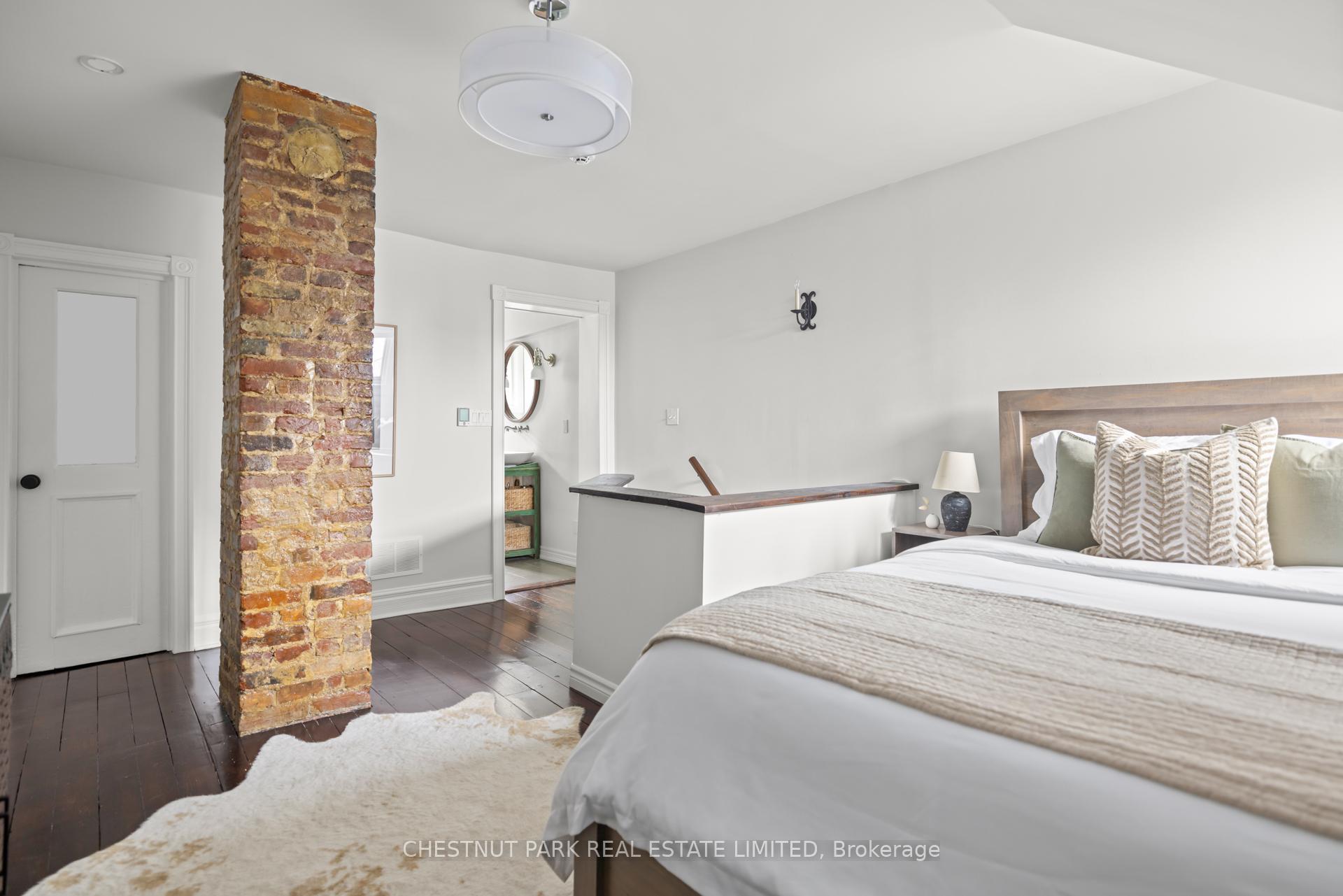 Photo 22 of 632 Wellington Street W, Toronto, Niagara — HOMEH