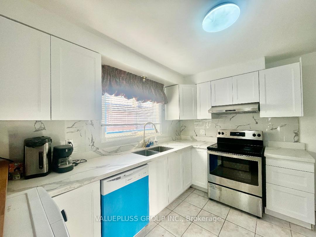 Photo 5 of Unit Main, 72 Corinthian Boulevard, Scarborough, L'Amoreaux — HOMEH