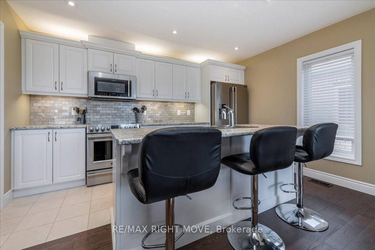 Photo 9 of 26 Hunter Avenue, Tay, Victoria Harbour — HOMEH