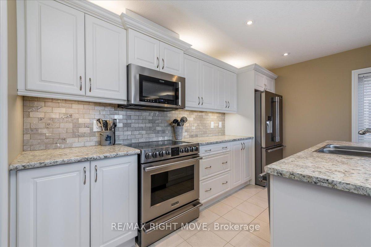 Photo 10 of 26 Hunter Avenue, Tay, Victoria Harbour — HOMEH