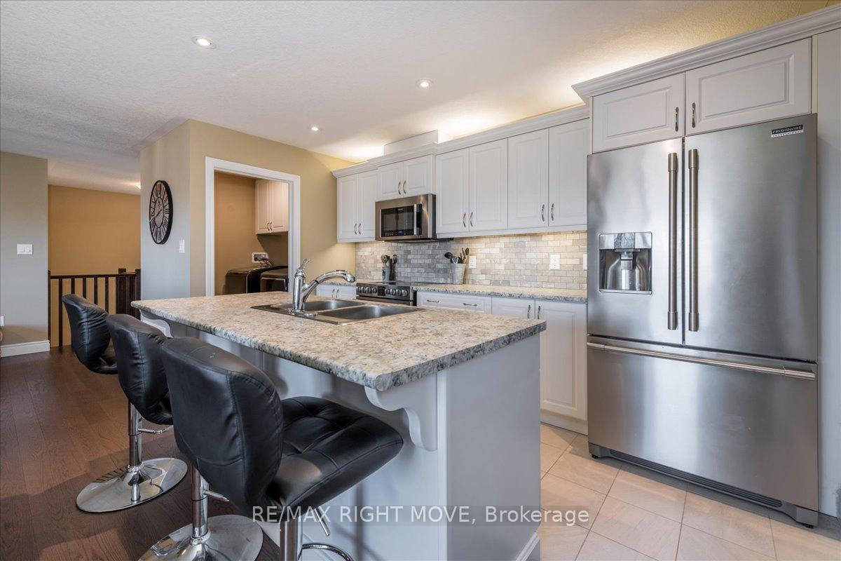Photo 11 of 26 Hunter Avenue, Tay, Victoria Harbour — HOMEH
