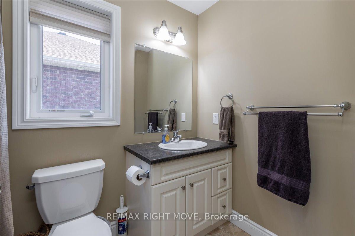 Photo 17 of 26 Hunter Avenue, Tay, Victoria Harbour — HOMEH