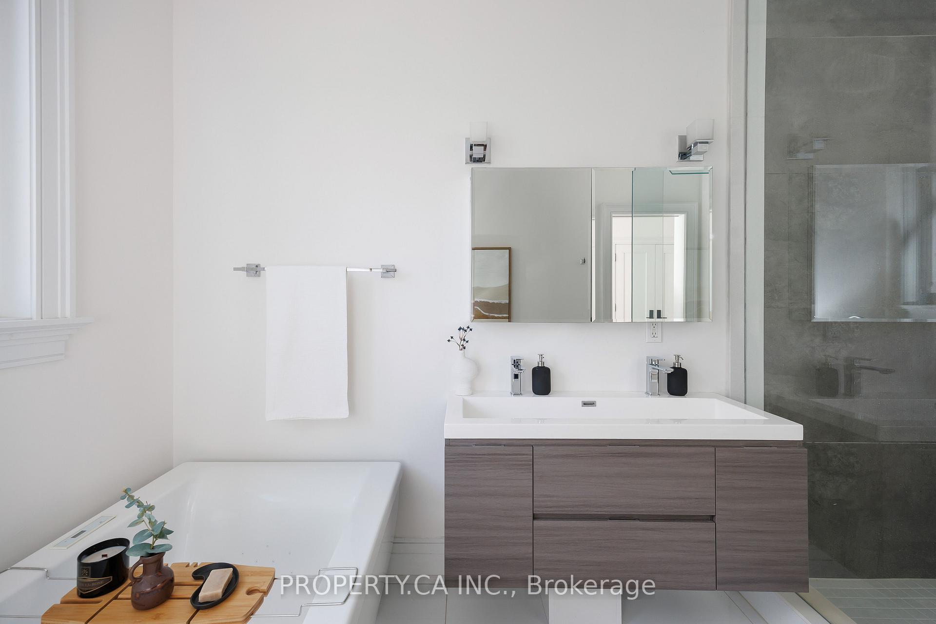 Photo 18 of 129 Fairlawn Avenue, Toronto, Lawrence Park North — HOMEH