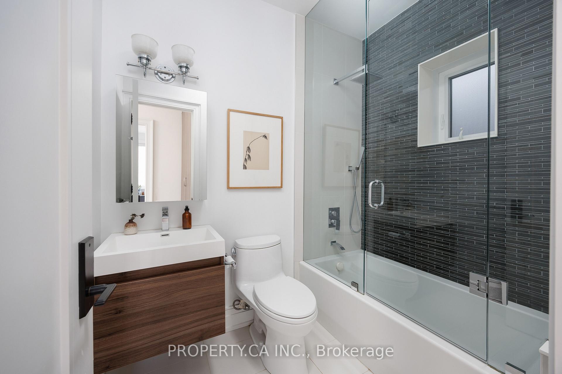 Photo 23 of 129 Fairlawn Avenue, Toronto, Lawrence Park North — HOMEH