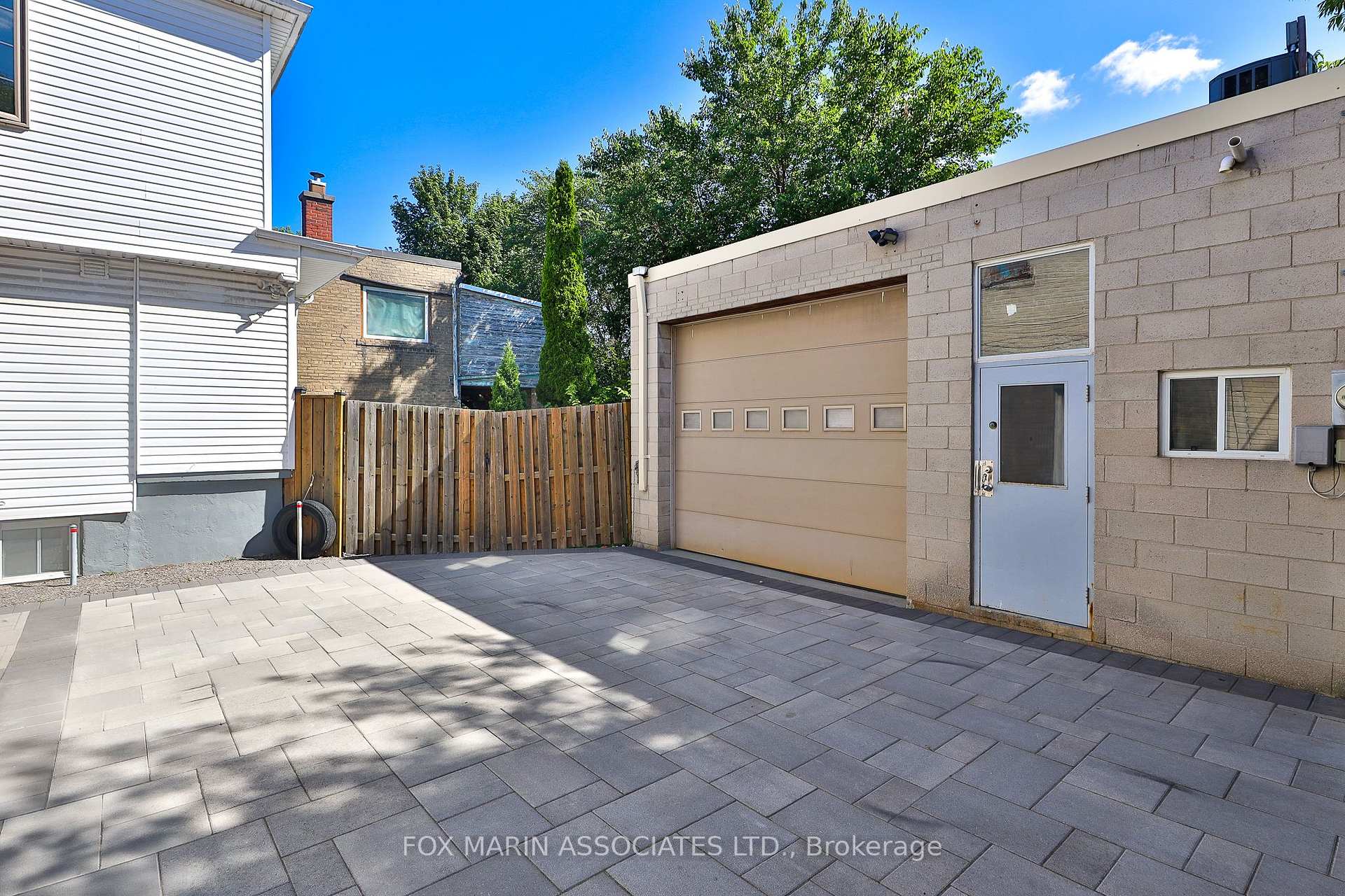 Photo 5 of 1215 Woodbine Avenue, Toronto, Woodbine-Lumsden — HOMEH