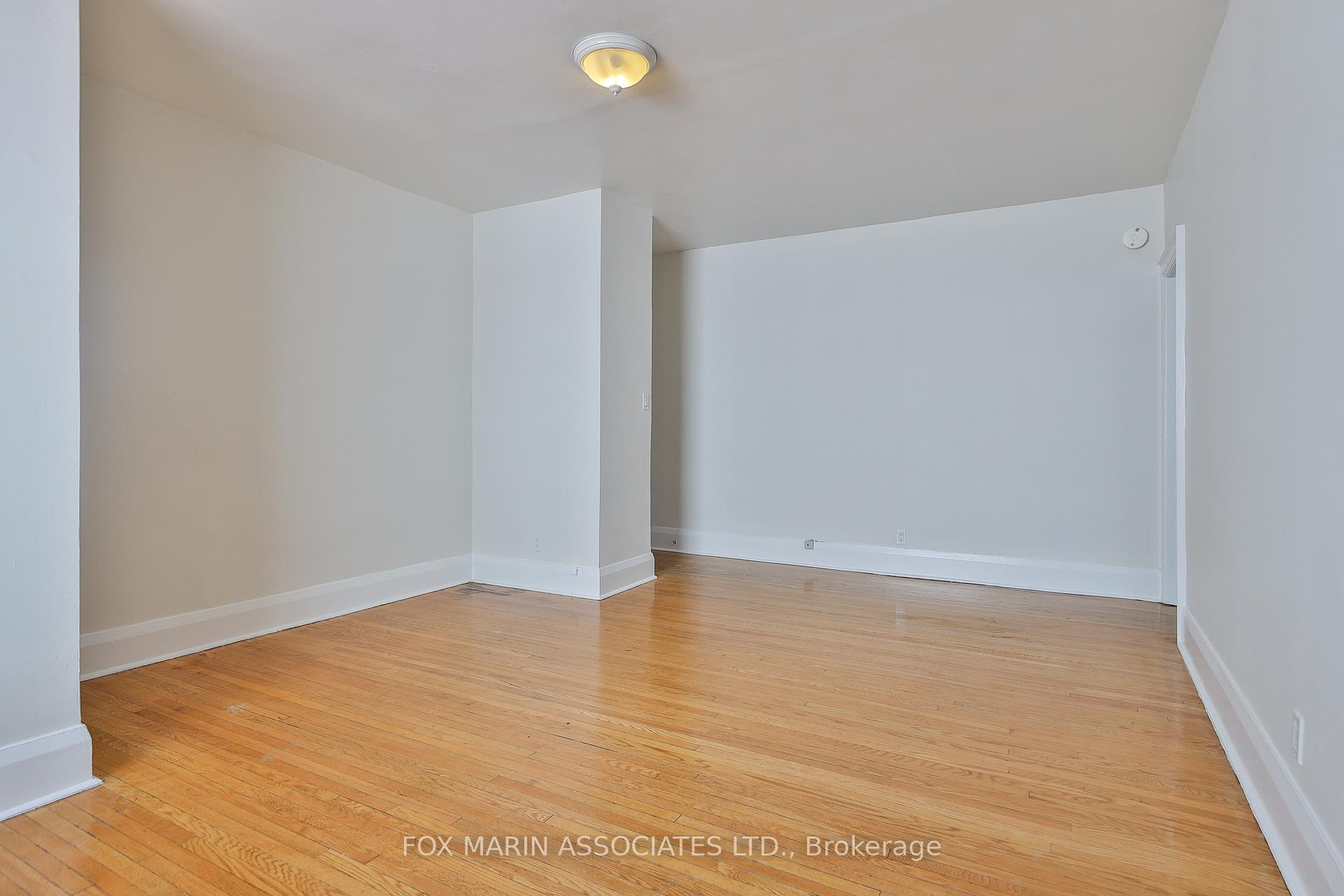 Photo 10 of 1215 Woodbine Avenue, Toronto, Woodbine-Lumsden — HOMEH