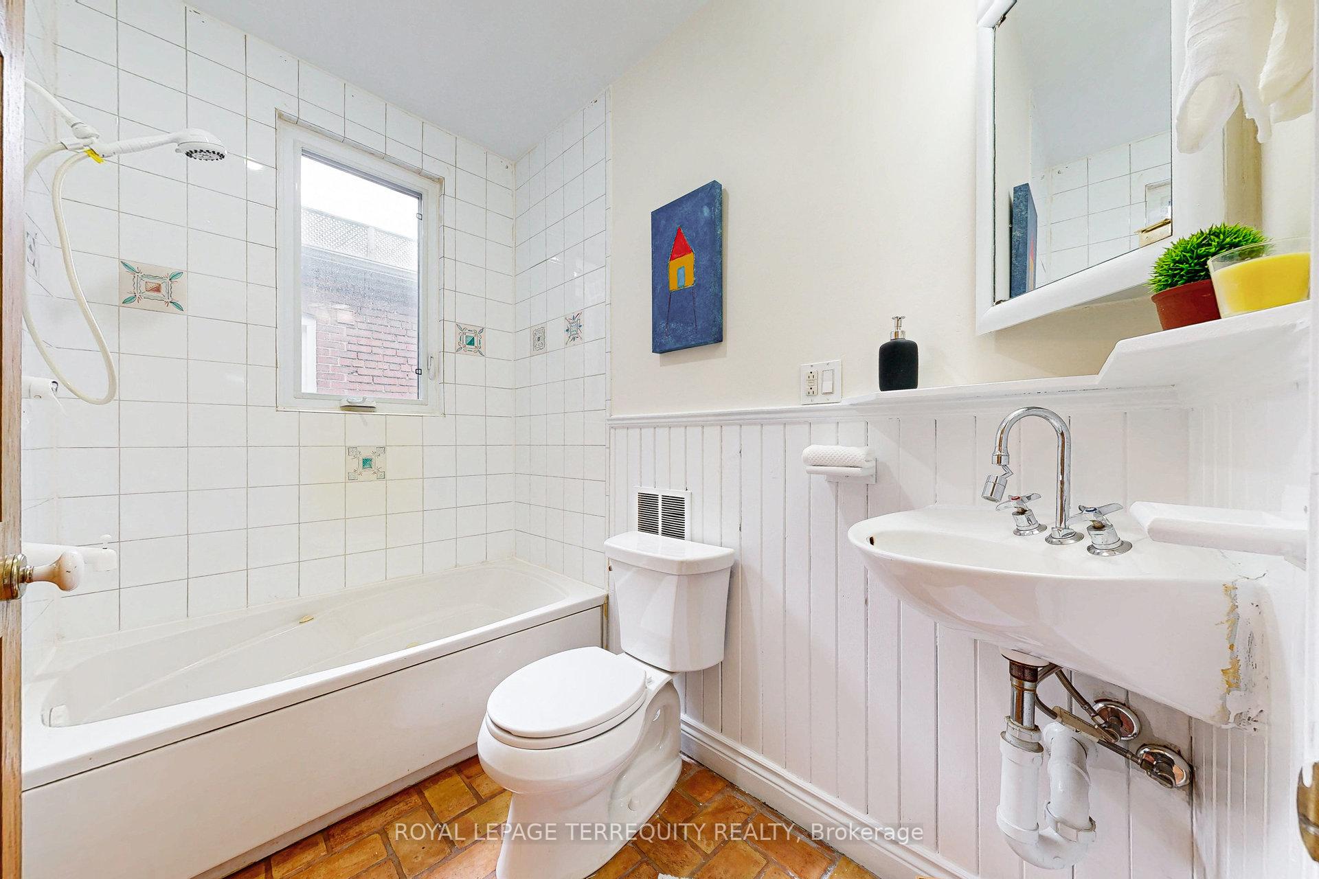 Photo 13 of 40 Strathcona Avenue, Toronto, North Riverdale — HOMEH