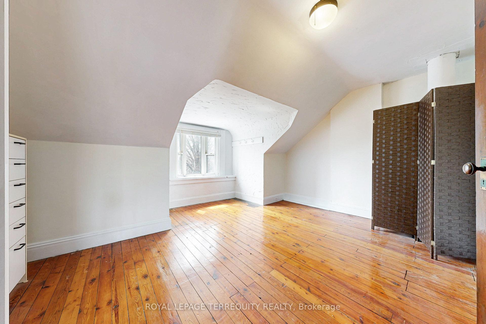 Photo 21 of 40 Strathcona Avenue, Toronto, North Riverdale — HOMEH