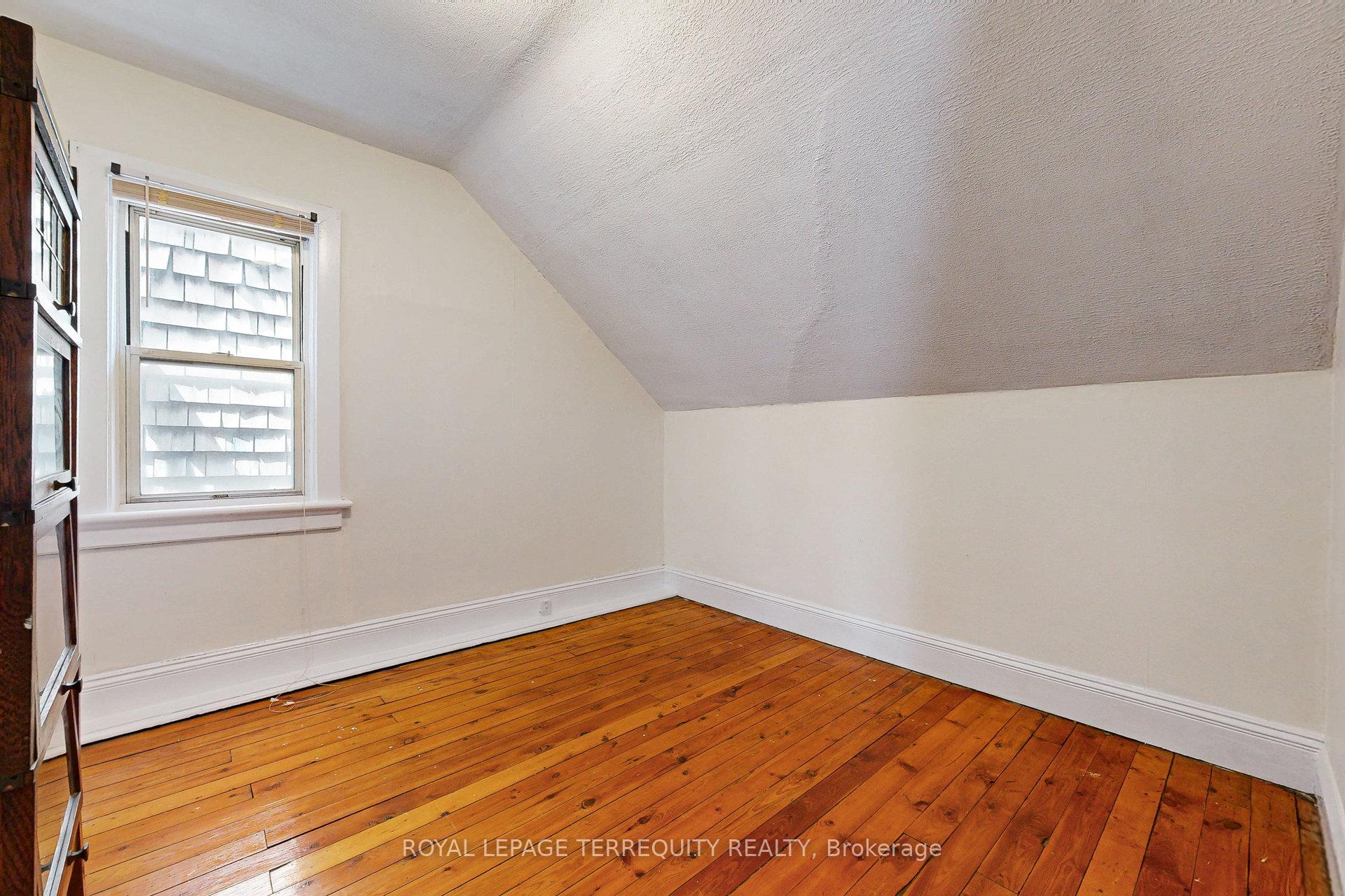 Photo 23 of 40 Strathcona Avenue, Toronto, North Riverdale — HOMEH