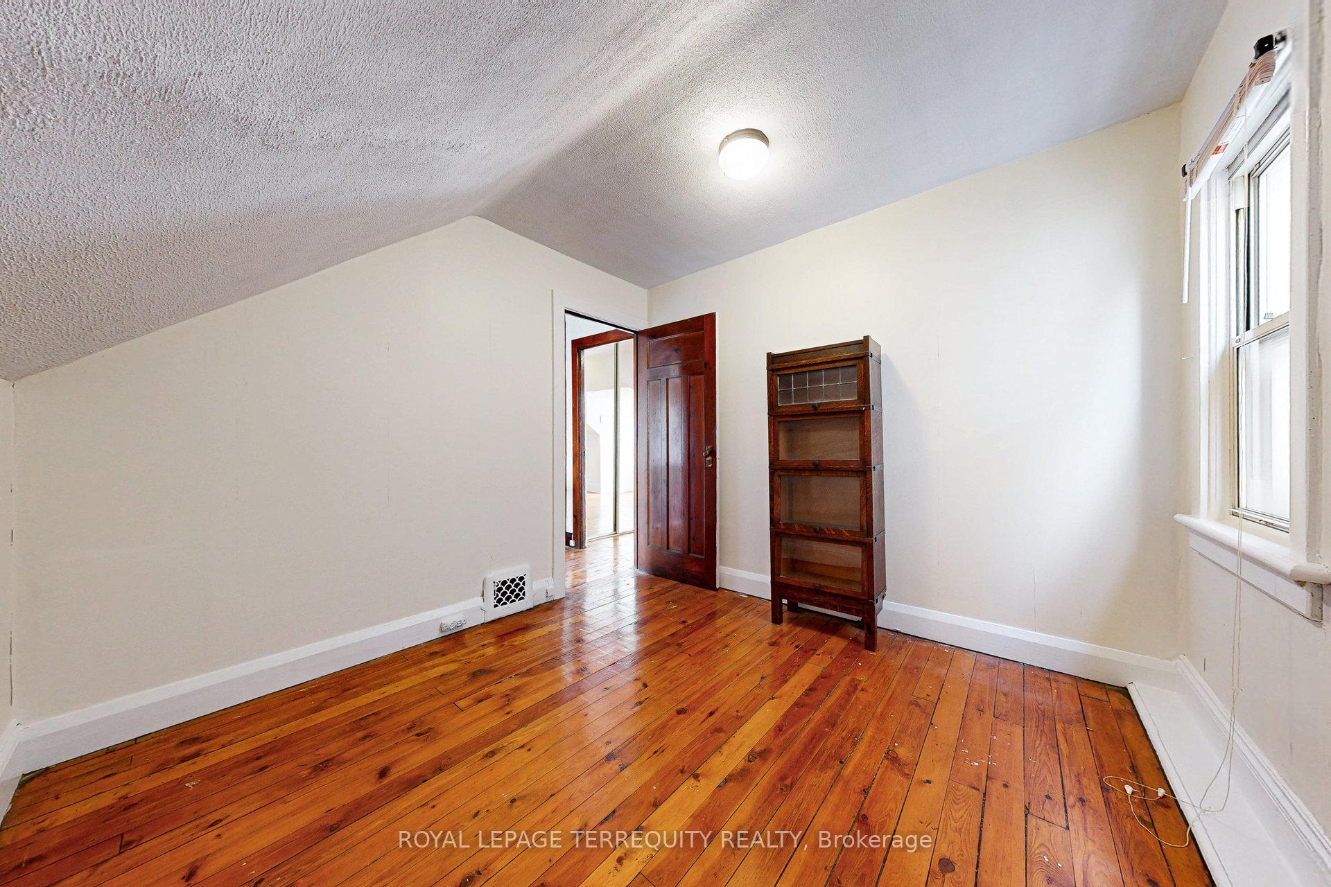 Photo 24 of 40 Strathcona Avenue, Toronto, North Riverdale — HOMEH