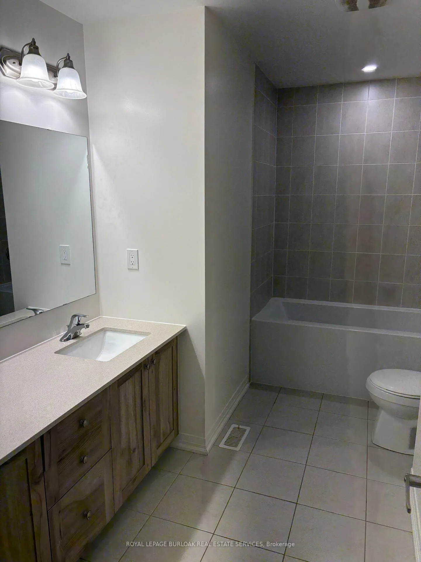 Photo 27 of 70 Freedom Crescent, Hamilton, Airport Employment Area — HOMEH