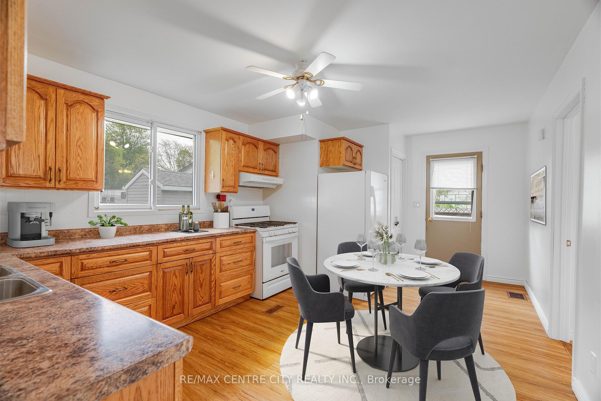 Photo 5 of 70 Scott Street W, Strathroy-Caradoc, SW — HOMEH