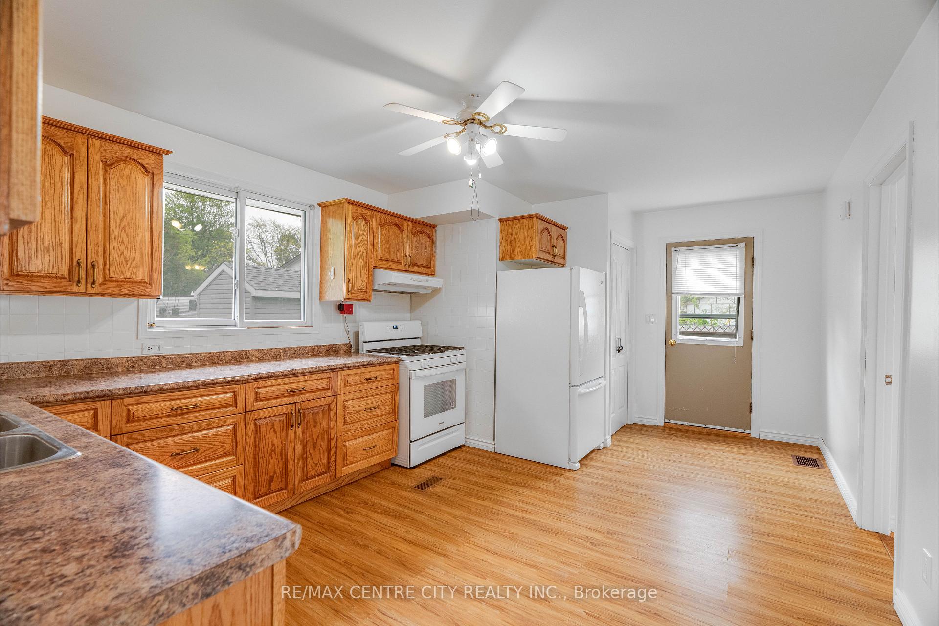 Photo 11 of 70 Scott Street W, Strathroy-Caradoc, SW — HOMEH