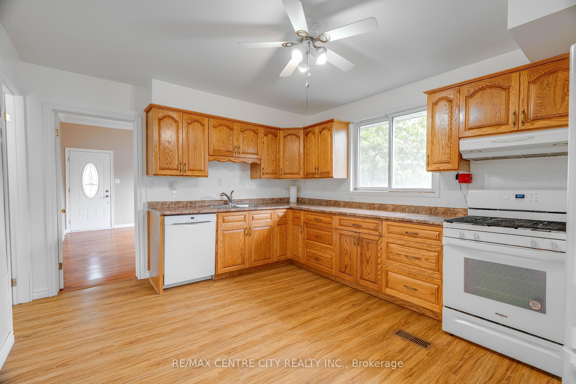 Photo 12 of 70 Scott Street W, Strathroy-Caradoc, SW — HOMEH