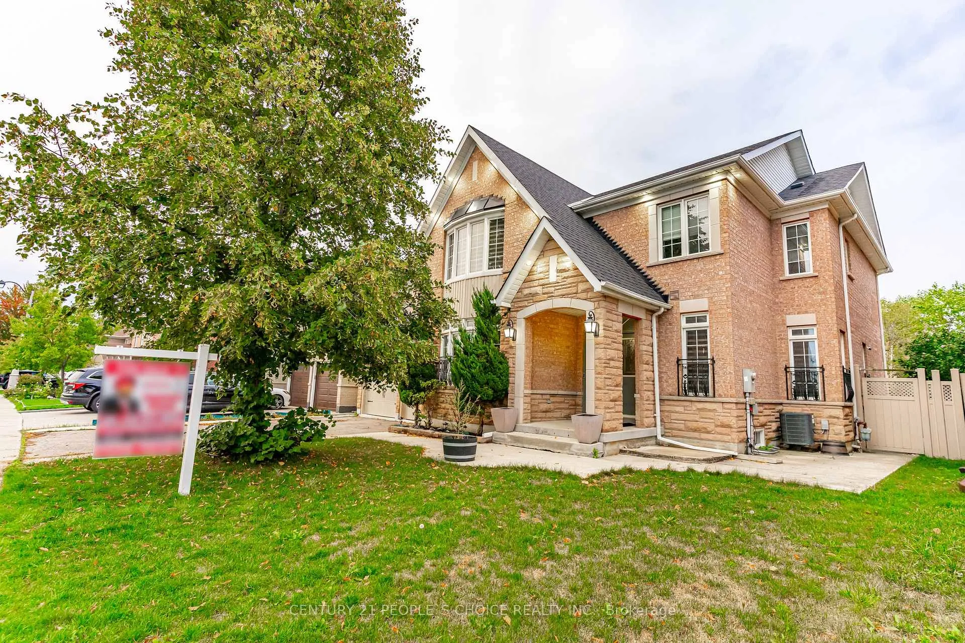 Photo 2 of 39 Huntspoint Drive, Brampton, Bram East — HOMEH
