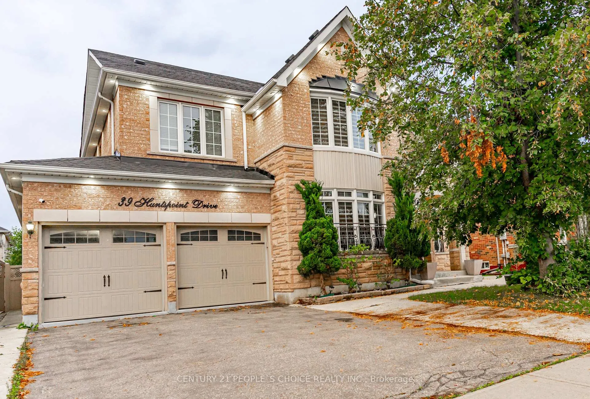 Photo 3 of 39 Huntspoint Drive, Brampton, Bram East — HOMEH