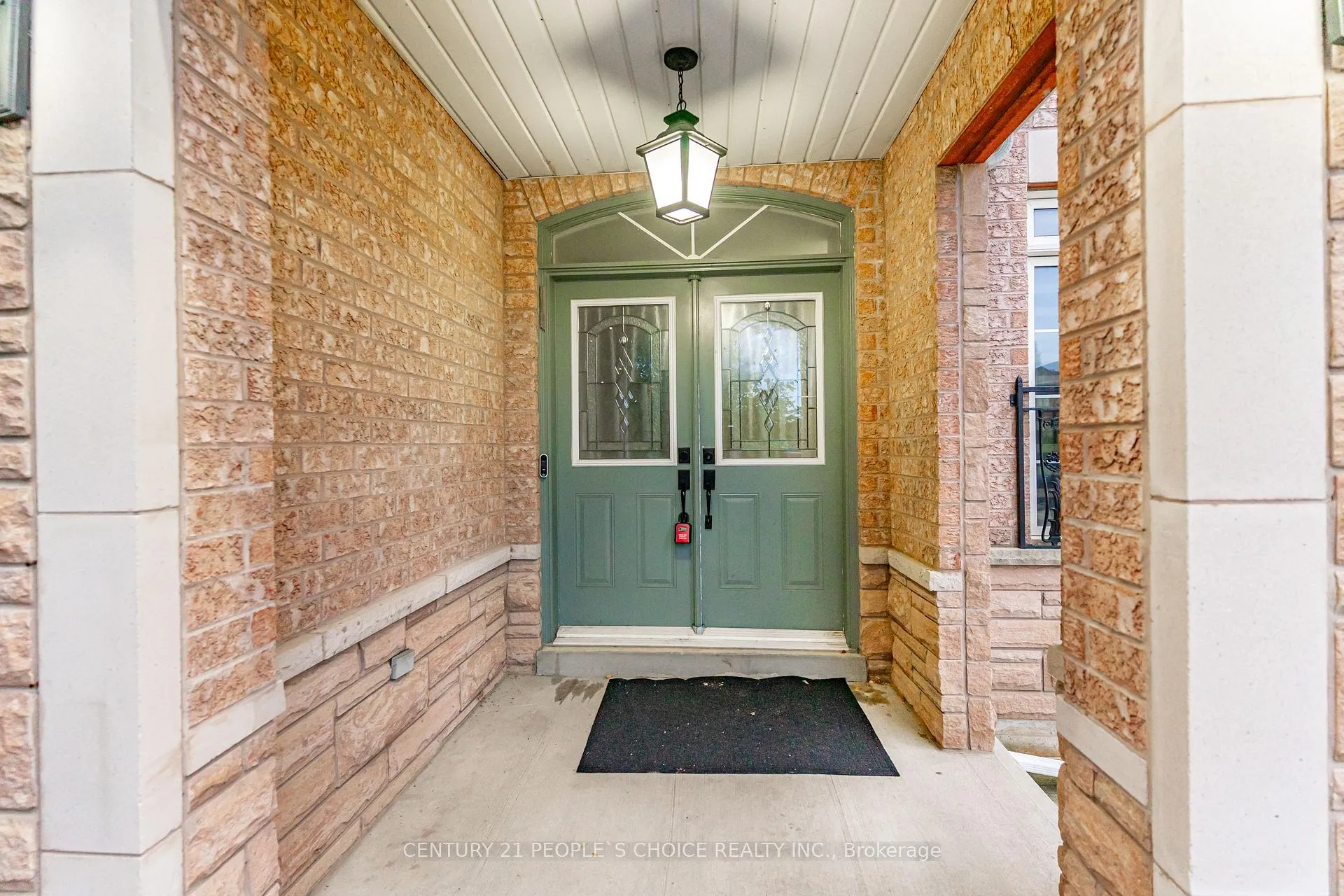 Photo 5 of 39 Huntspoint Drive, Brampton, Bram East — HOMEH
