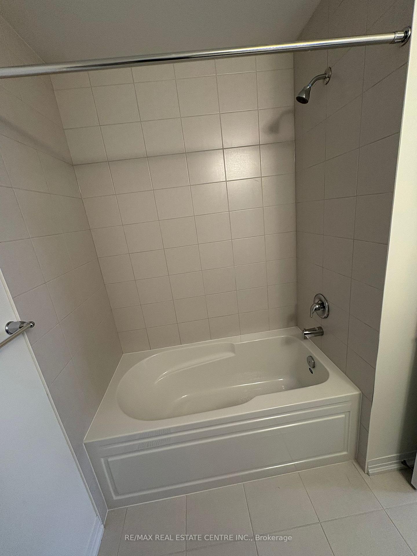 Photo 15 of 11 Brighton Lane, Thorold, Rolling Meadows — HOMEH