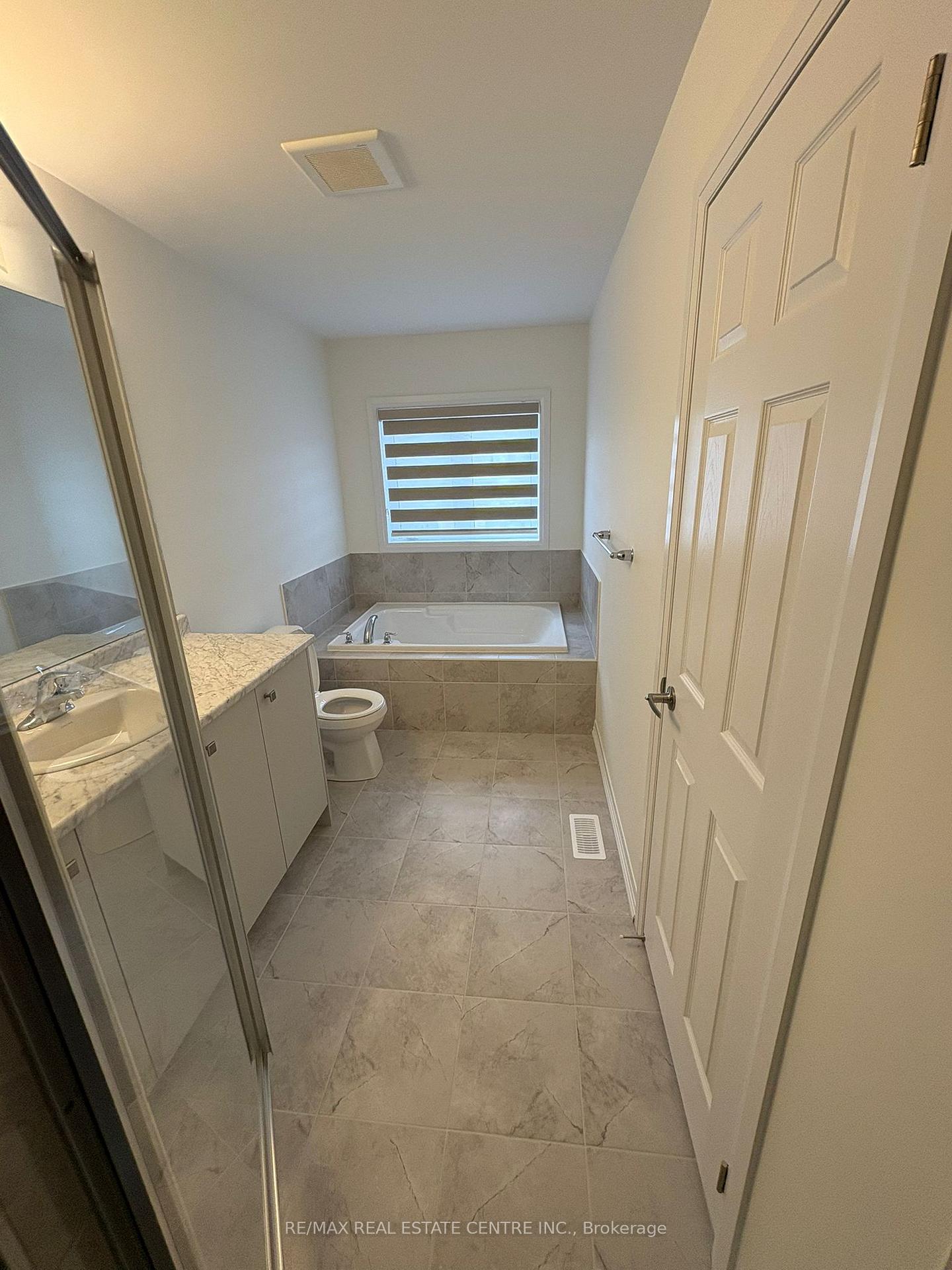 Photo 20 of 11 Brighton Lane, Thorold, Rolling Meadows — HOMEH