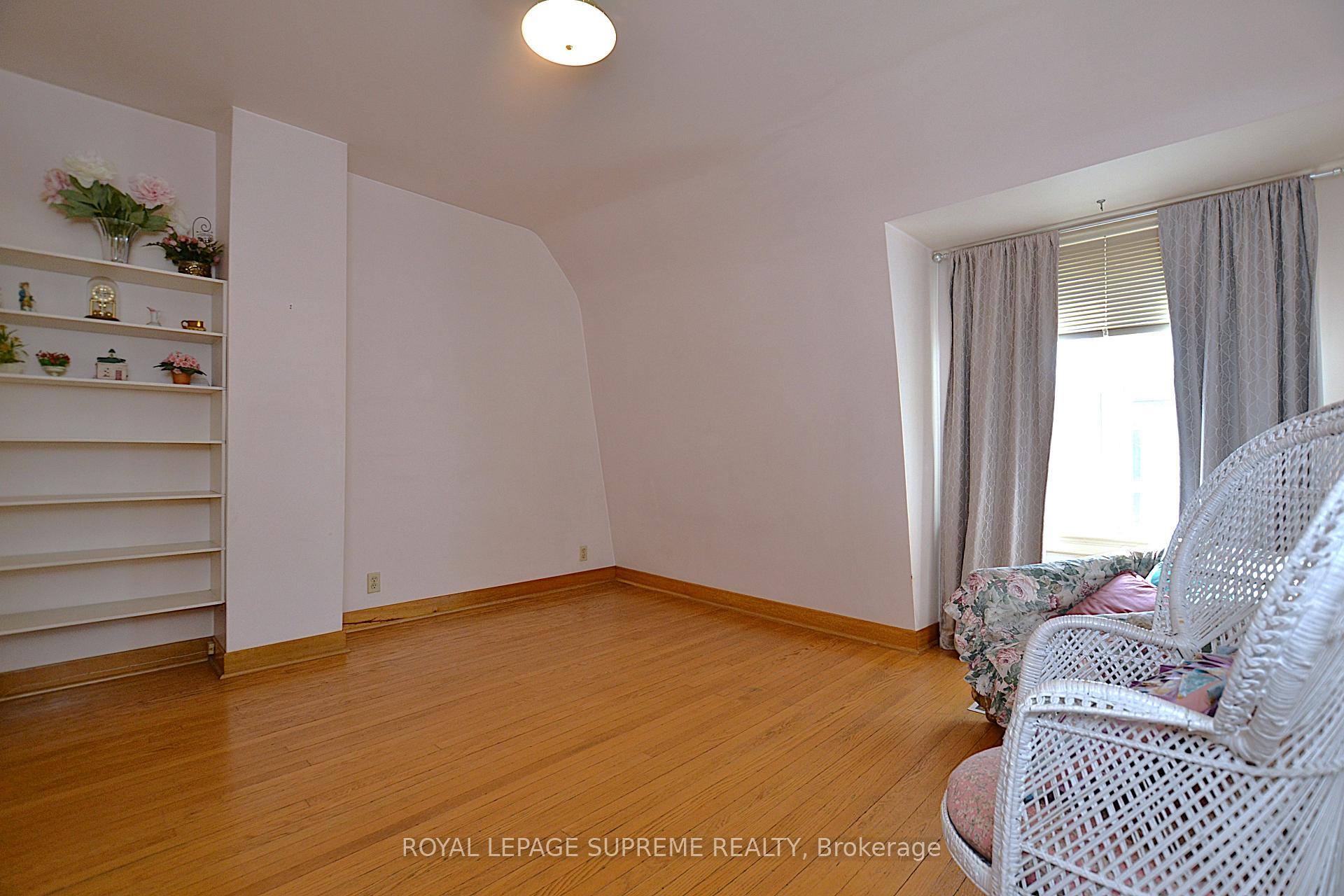 Photo 8 of 24 Muir Avenue, Toronto, Dufferin Grove — HOMEH