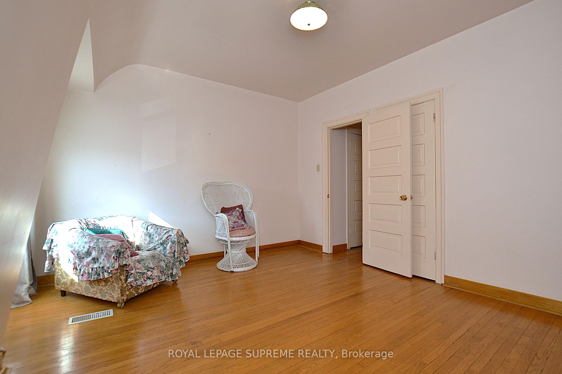 Photo 9 of 24 Muir Avenue, Toronto, Dufferin Grove — HOMEH