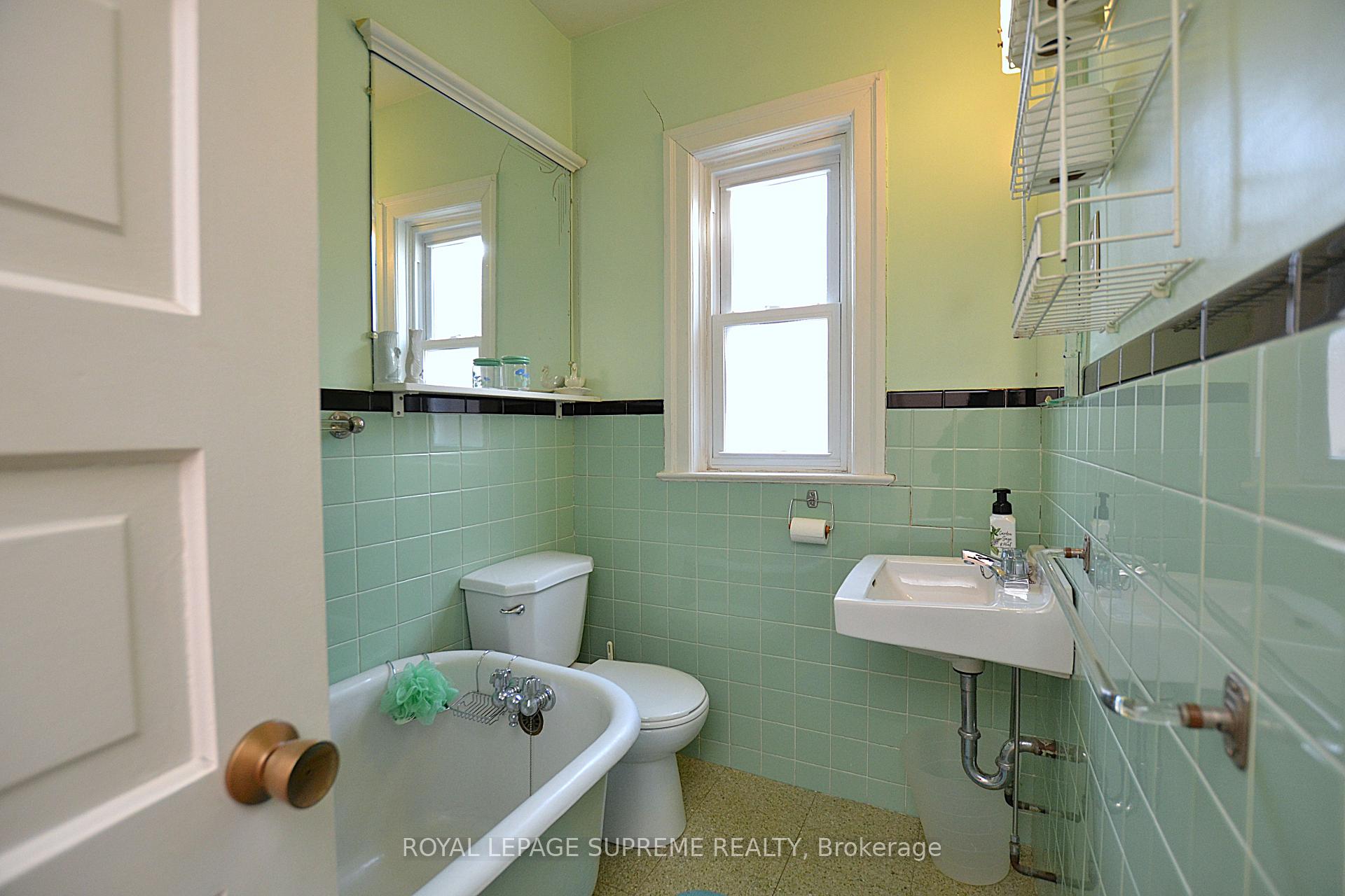 Photo 12 of 24 Muir Avenue, Toronto, Dufferin Grove — HOMEH