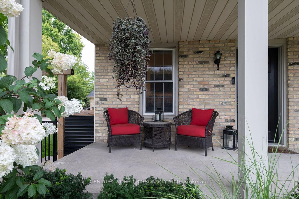 Photo 3 of 106 Egerton Street, Strathroy-Caradoc, SE — HOMEH