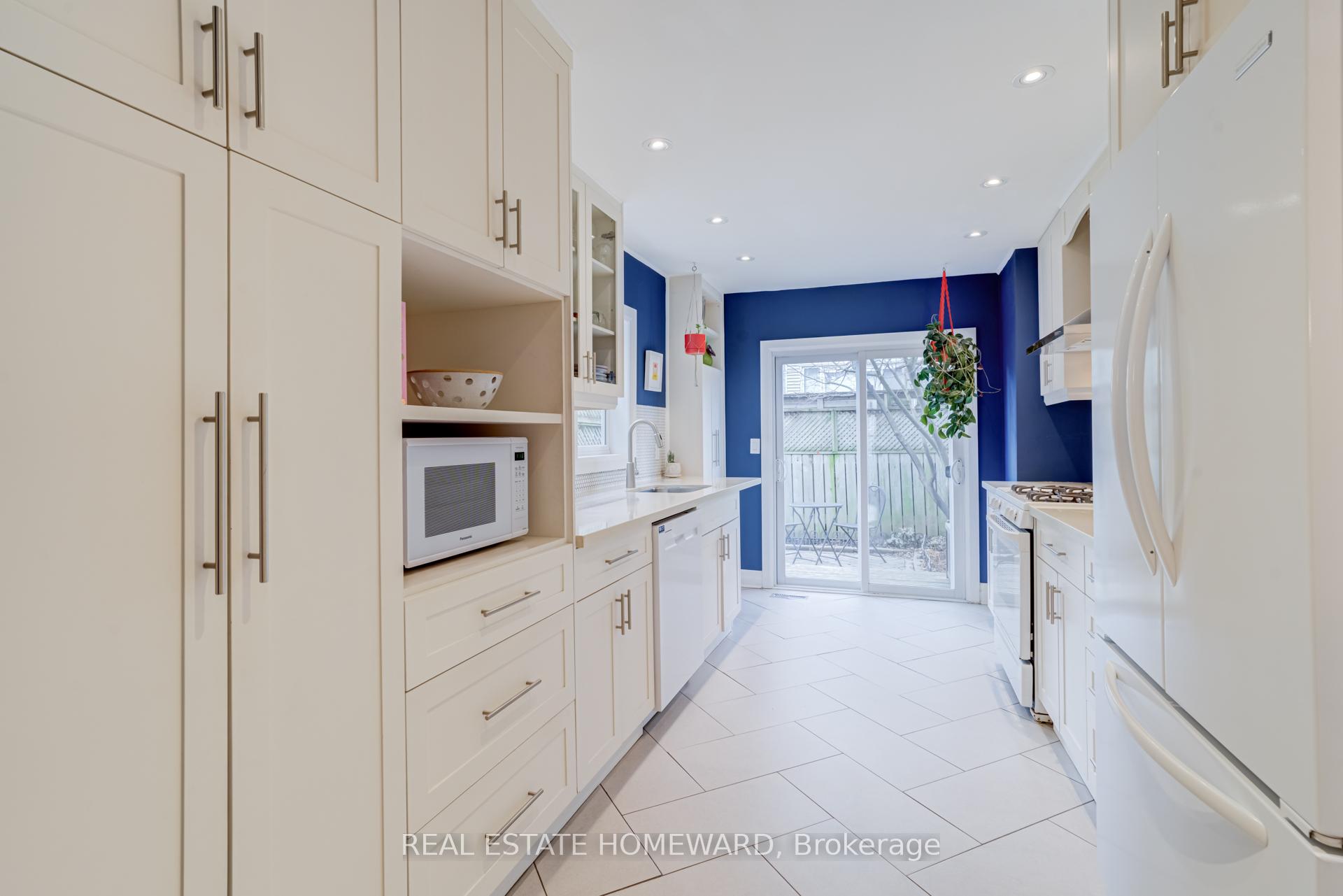 Photo 11 of 104 Manning Avenue, Toronto, Trinity-Bellwoods — HOMEH