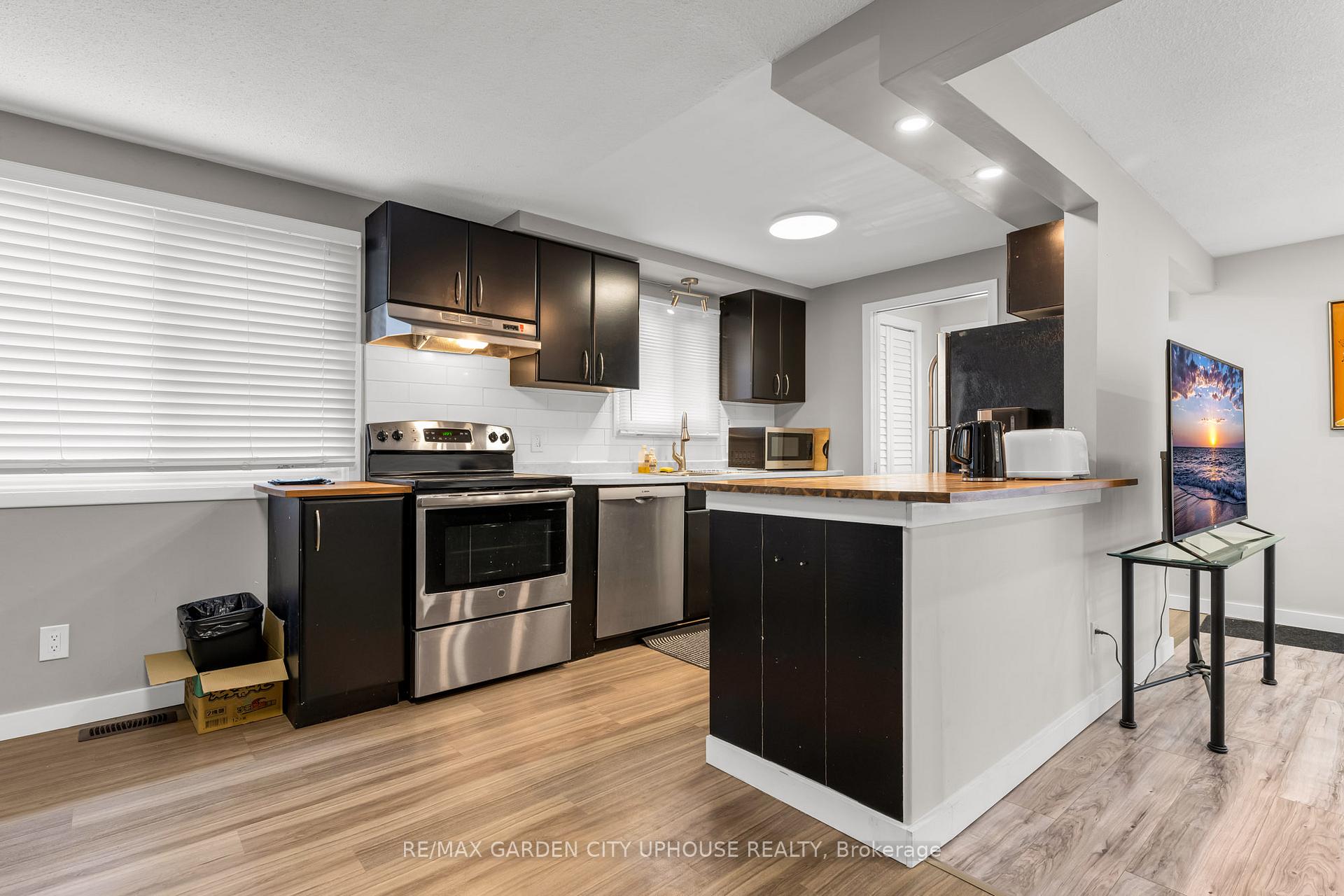 Photo 2 of Unit Main, 3 Commerford Street, Thorold, Confederation Heights — HOMEH