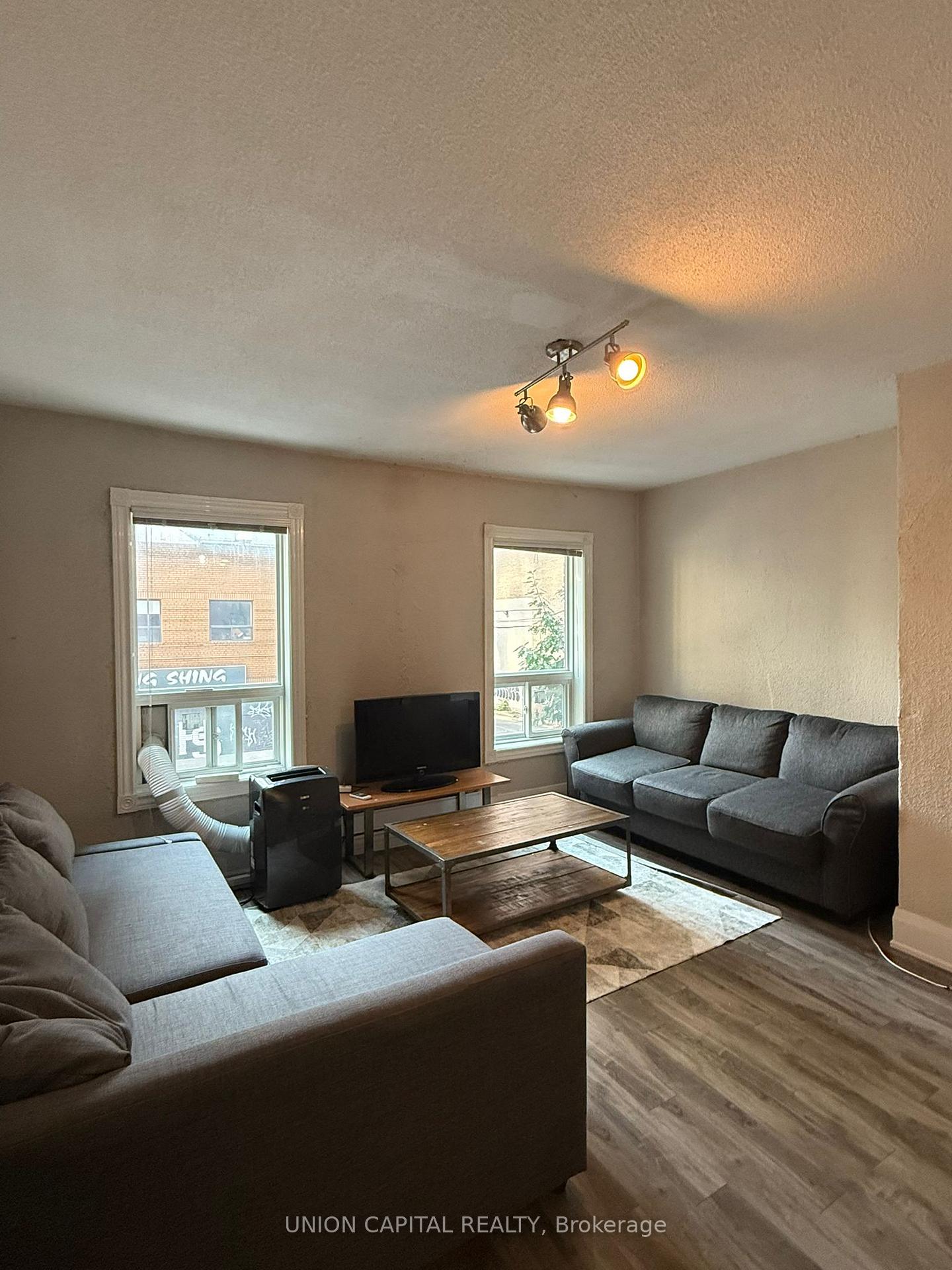 Photo 5 of 58 Centre Avenue, Toronto, University — HOMEH