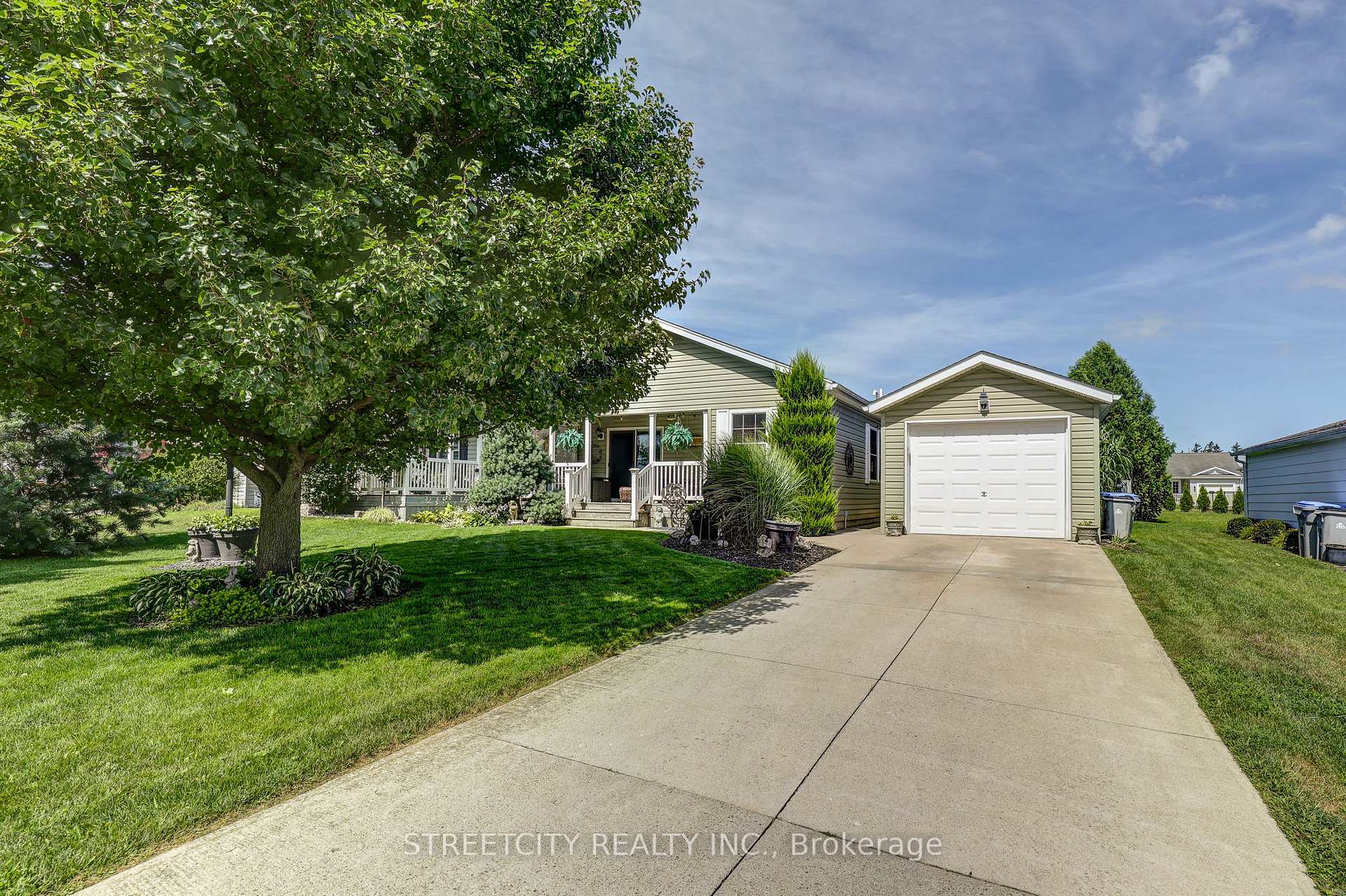 Front of 481 Richard Crescent
