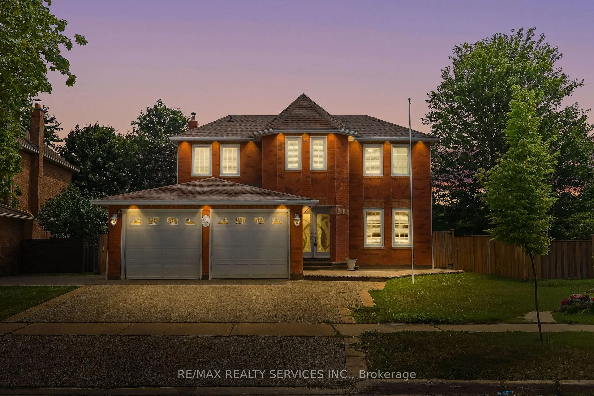 Photo 2 of 29 Leneck Avenue, Brampton, Northwood Park — HOMEH