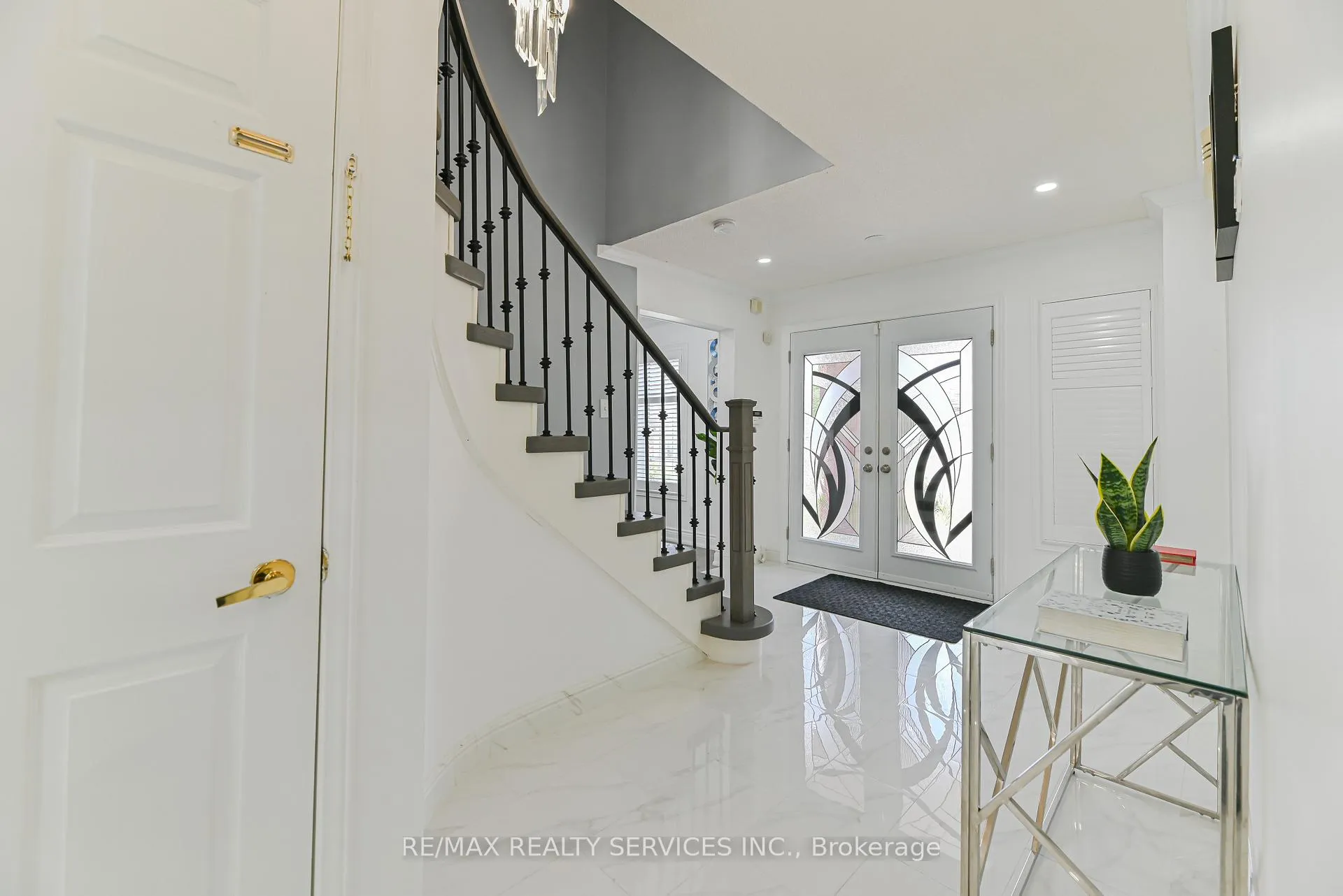 Photo 8 of 29 Leneck Avenue, Brampton, Northwood Park — HOMEH