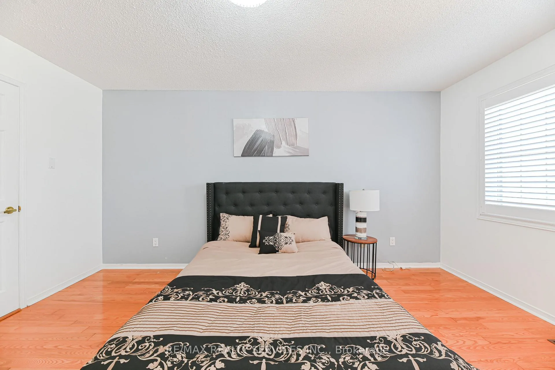 Photo 23 of 29 Leneck Avenue, Brampton, Northwood Park — HOMEH