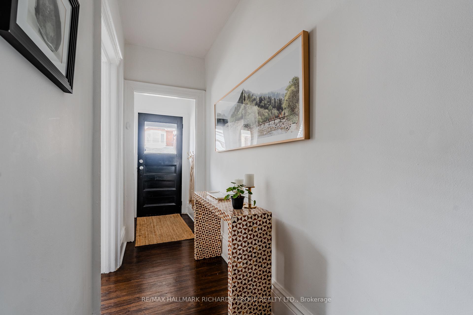 Photo 3 of 575 Lansdowne Avenue, Toronto, Dufferin Grove — HOMEH