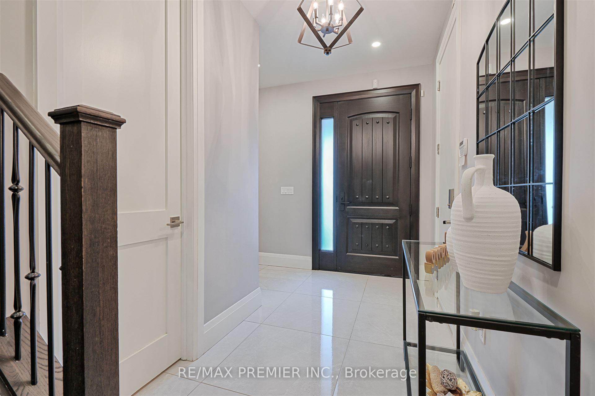 Photo 3 of 16 Leith Place, Toronto, Lawrence Park North — HOMEH
