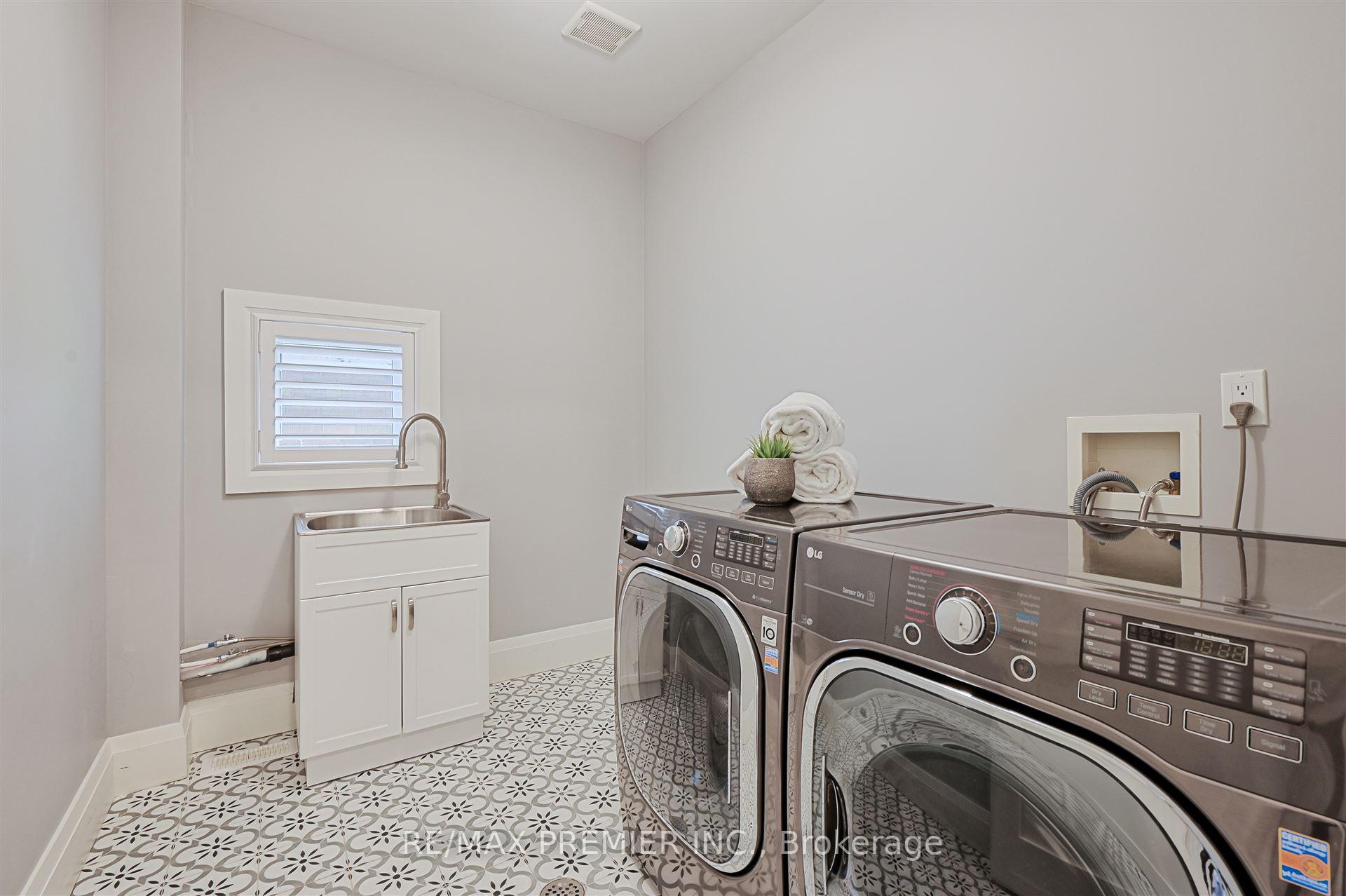 Photo 30 of 16 Leith Place, Toronto, Lawrence Park North — HOMEH