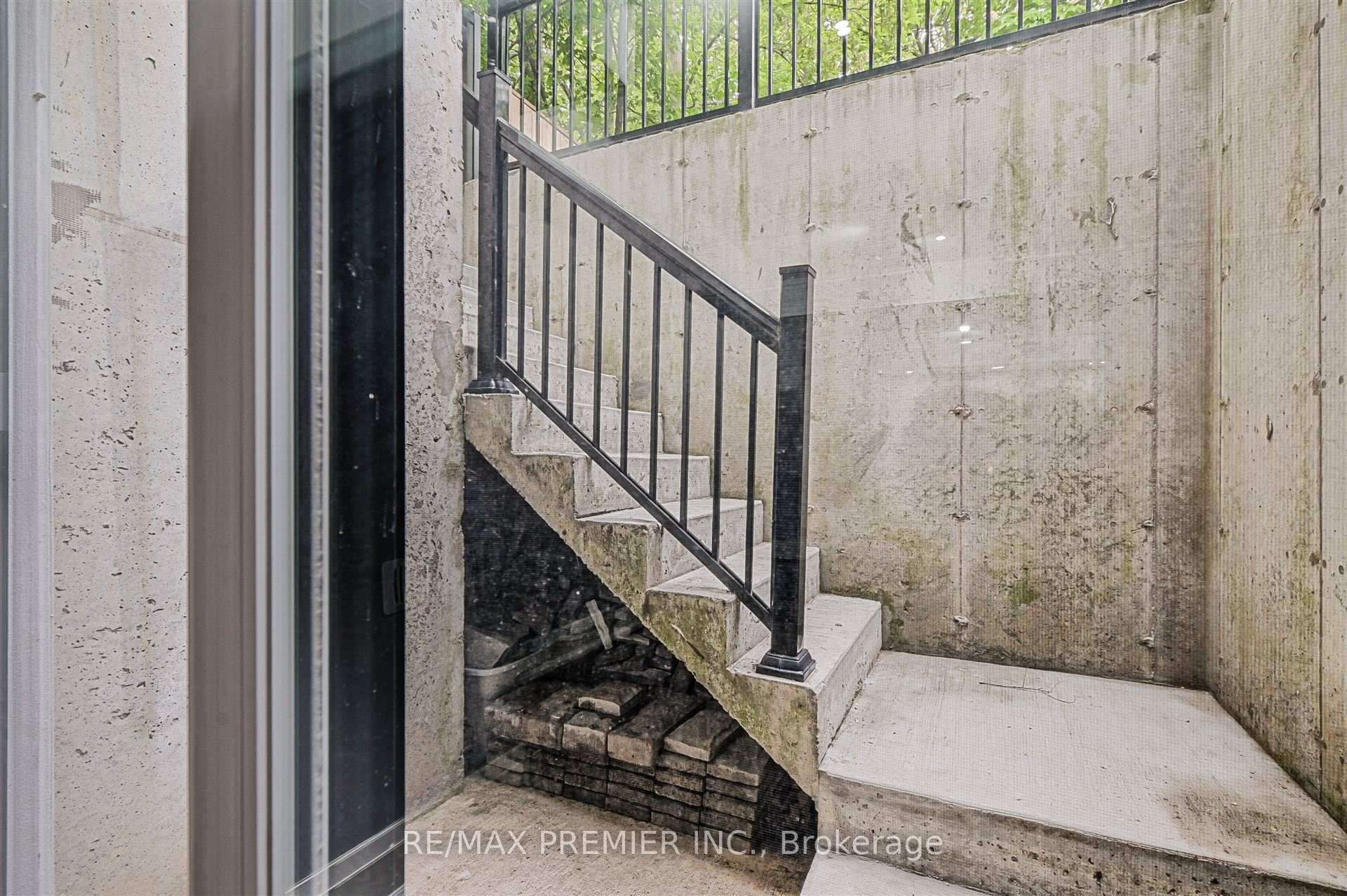 Photo 37 of 16 Leith Place, Toronto, Lawrence Park North — HOMEH