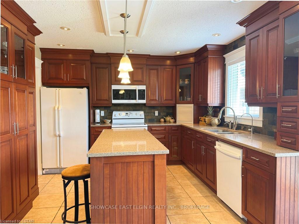 Photo 4 of 6 Woodvale Drive, Thames Centre, Dorchester — HOMEH